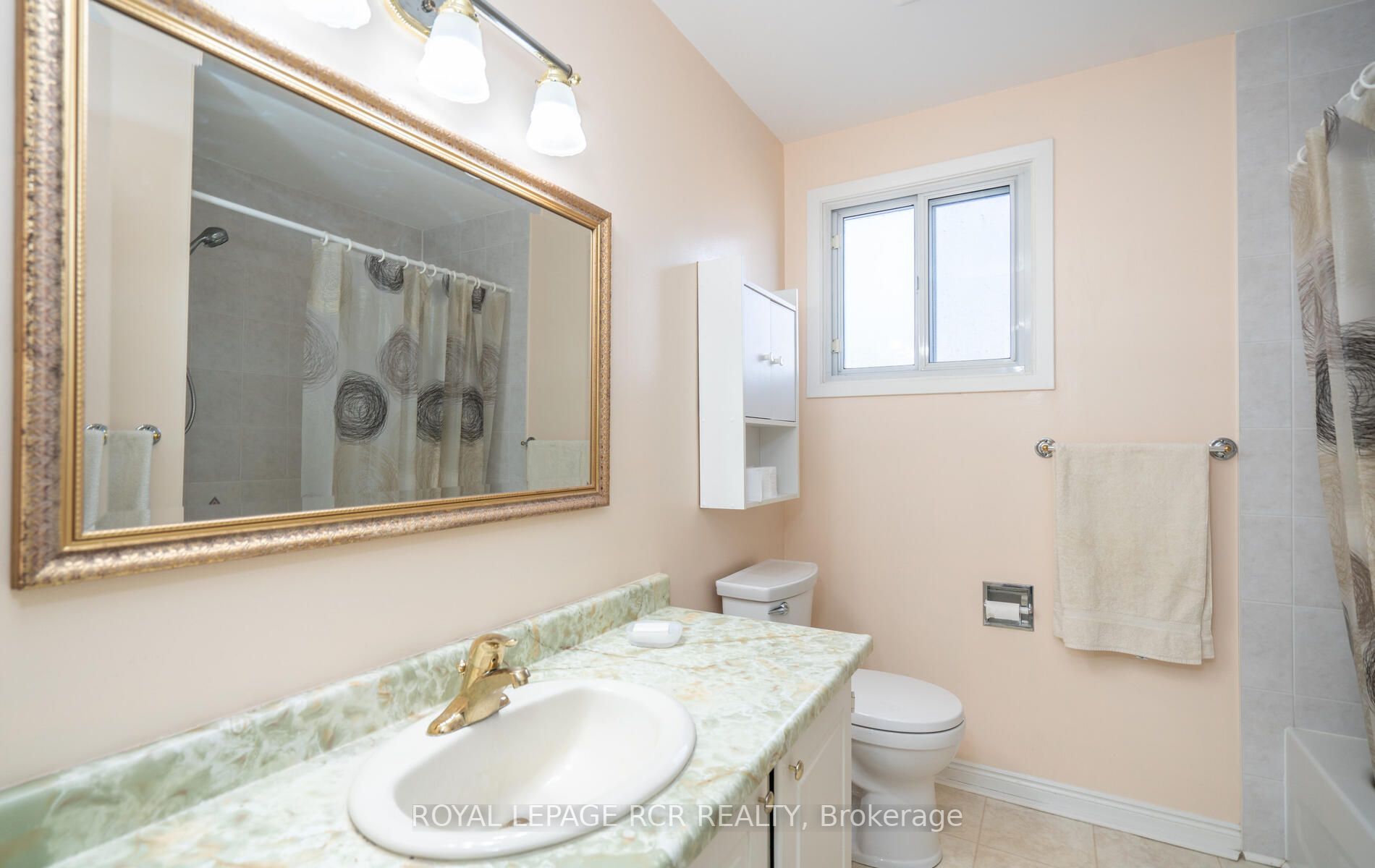 277 Currey Cres