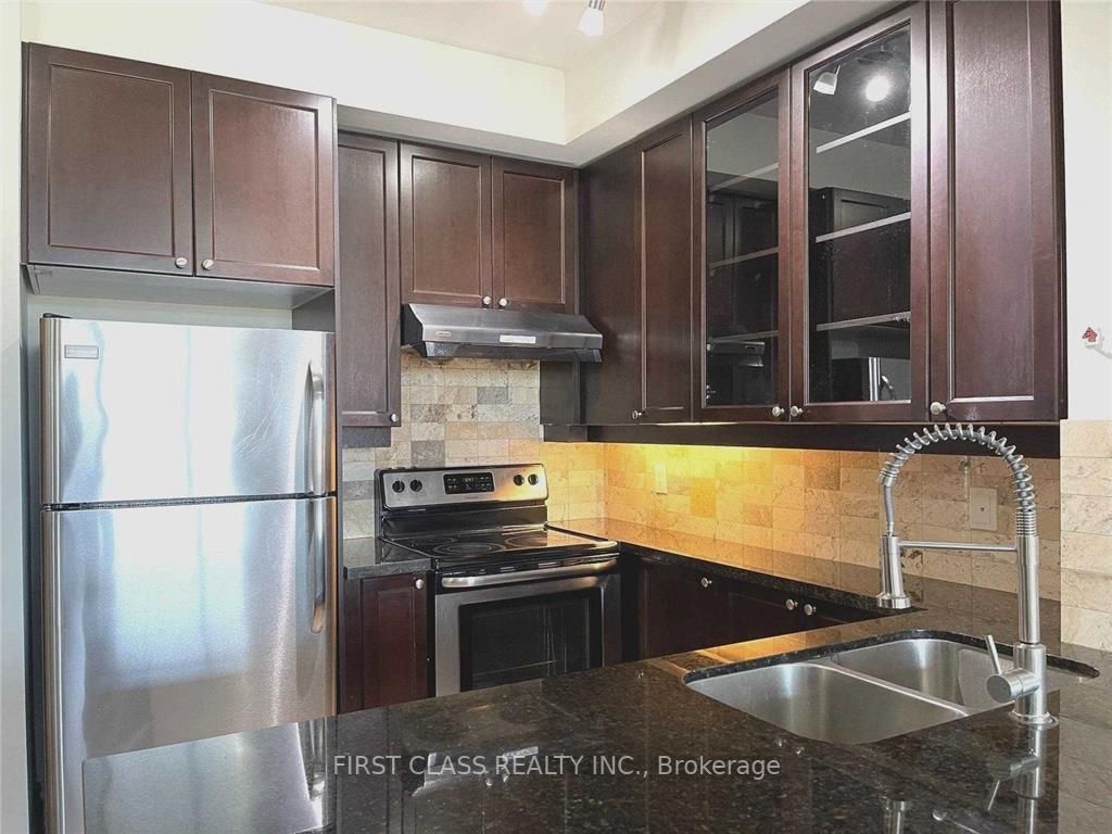 151 Upper Duke Cres, #210
