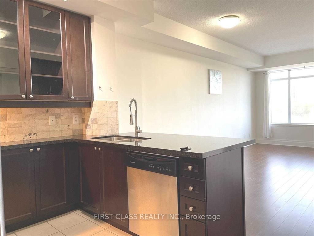 151 Upper Duke Cres, #210