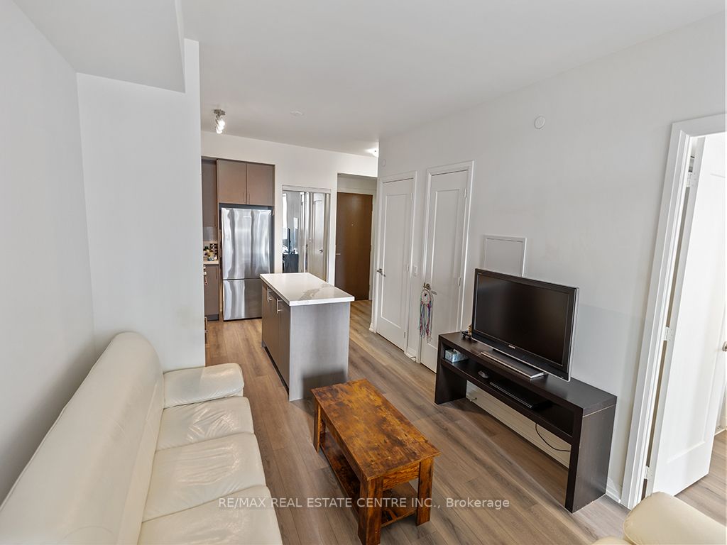 9000 Jane St, #410