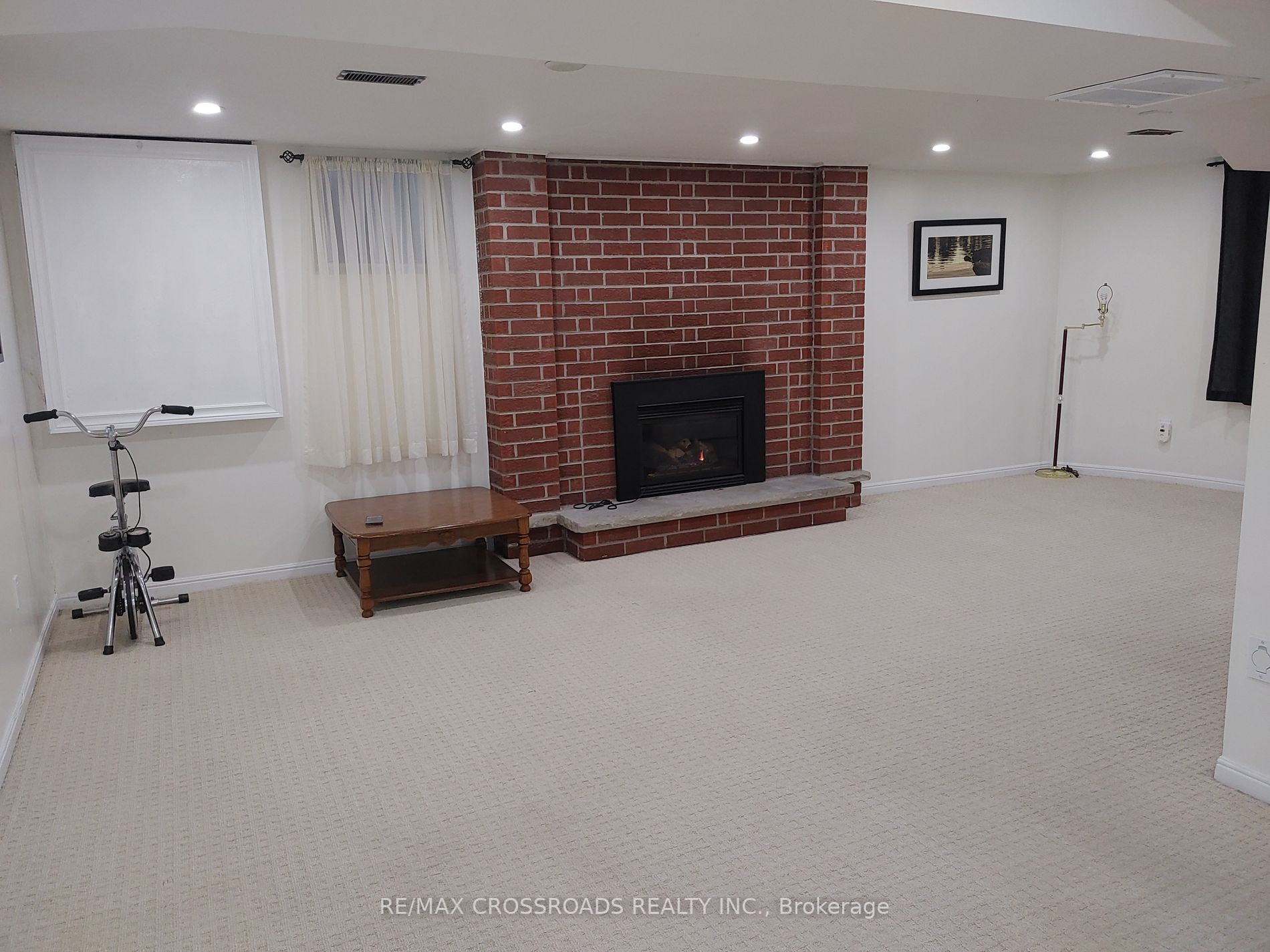 33 Wootten Way N