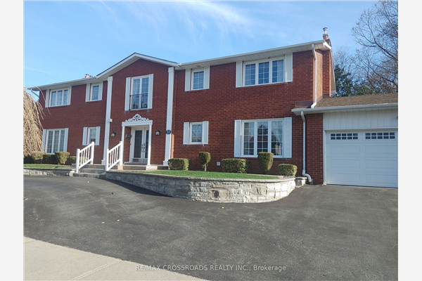 33 Wootten Way N, Markham