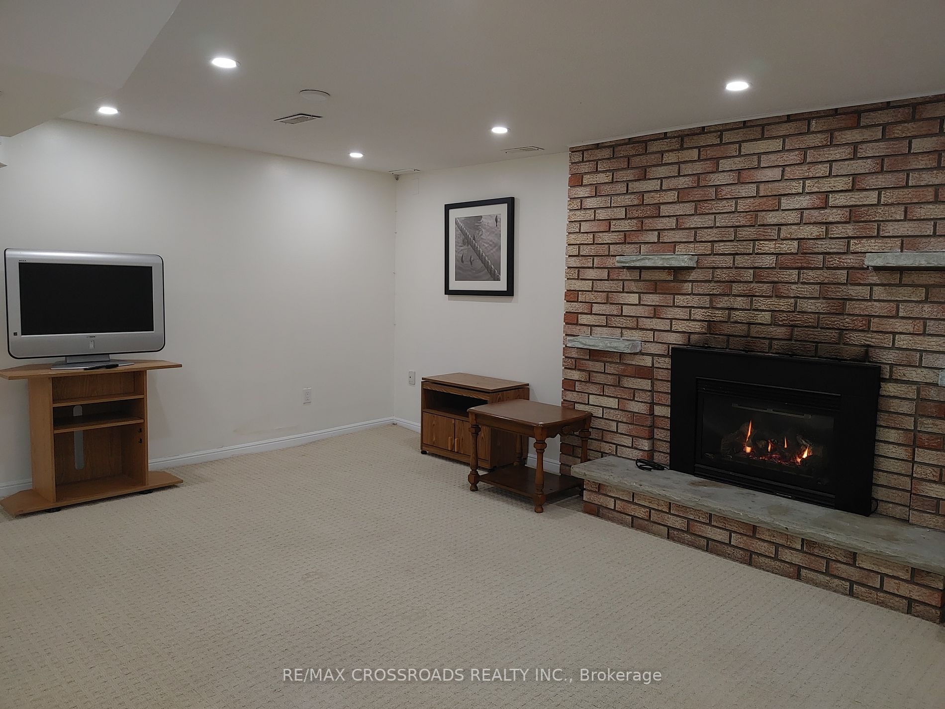 33 Wootten Way N