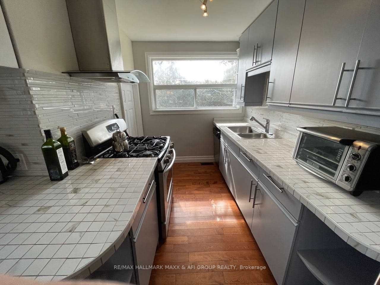 95 Cartier Cres, #Main