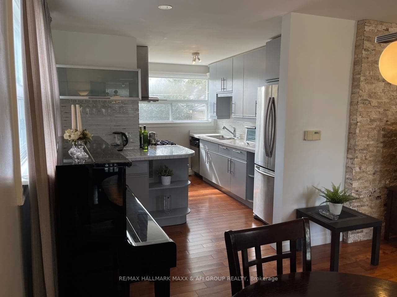 95 Cartier Cres, #Main