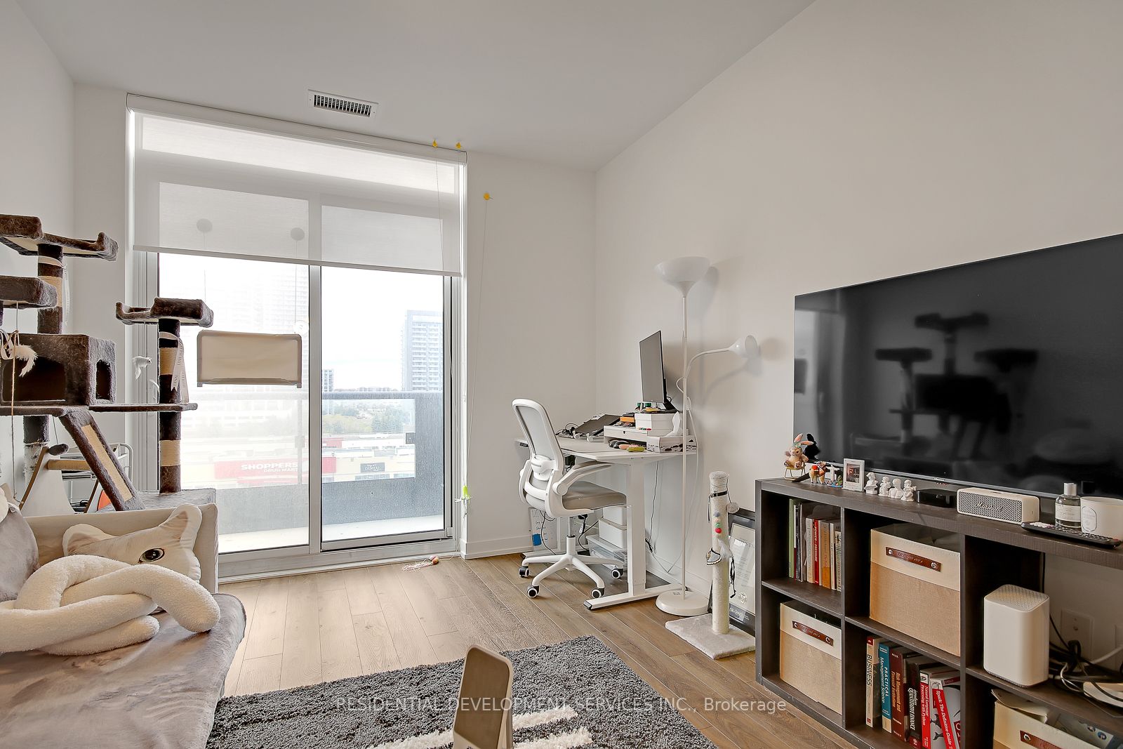 8868 Yonge St, #816E
