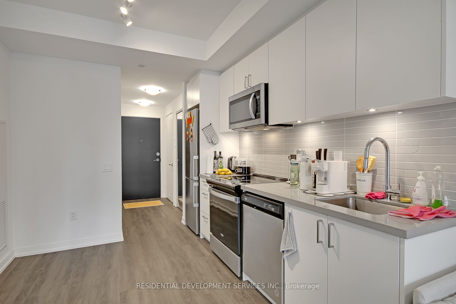 8868 Yonge St, #816E