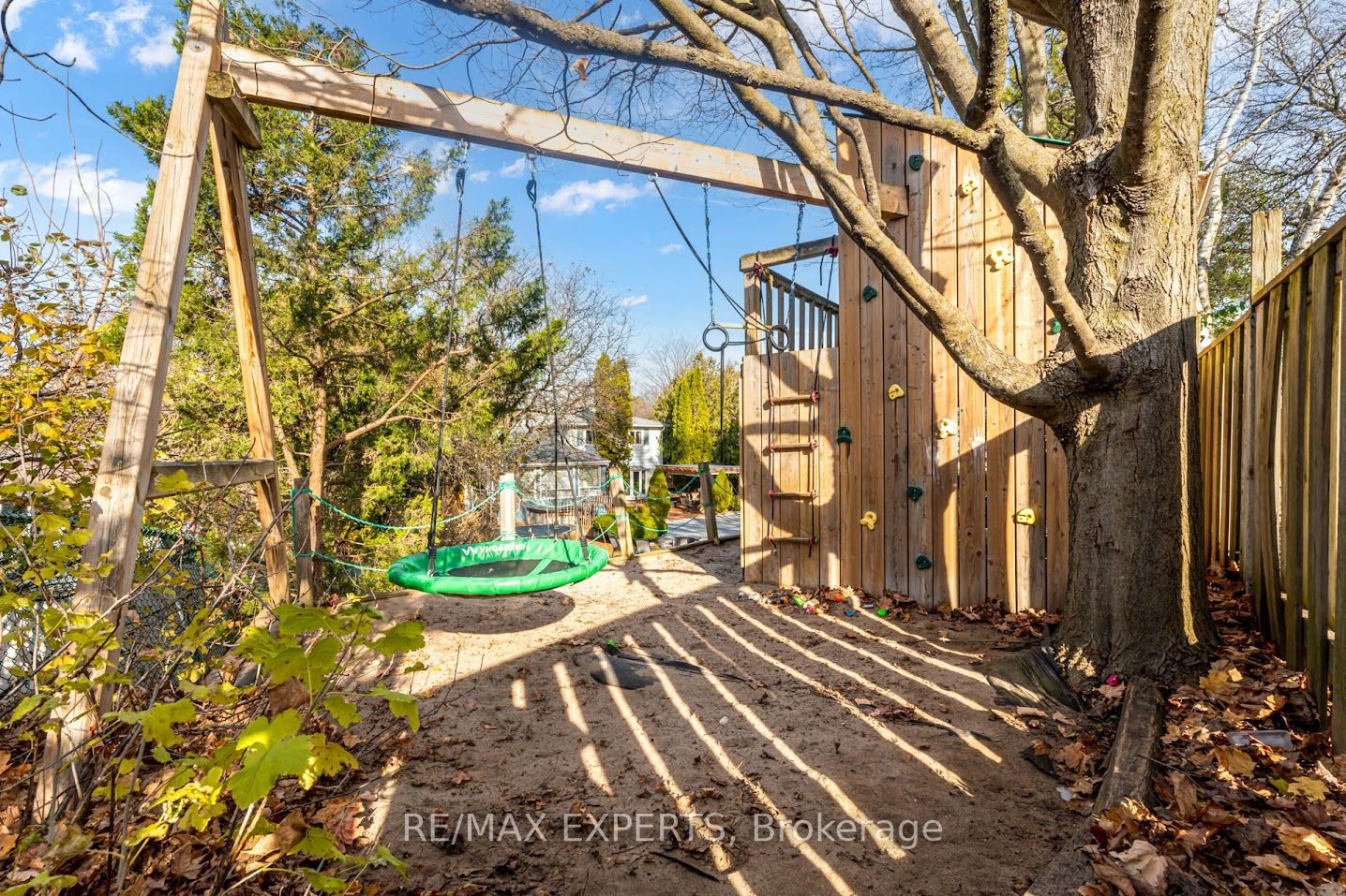 6 Cedar Cres