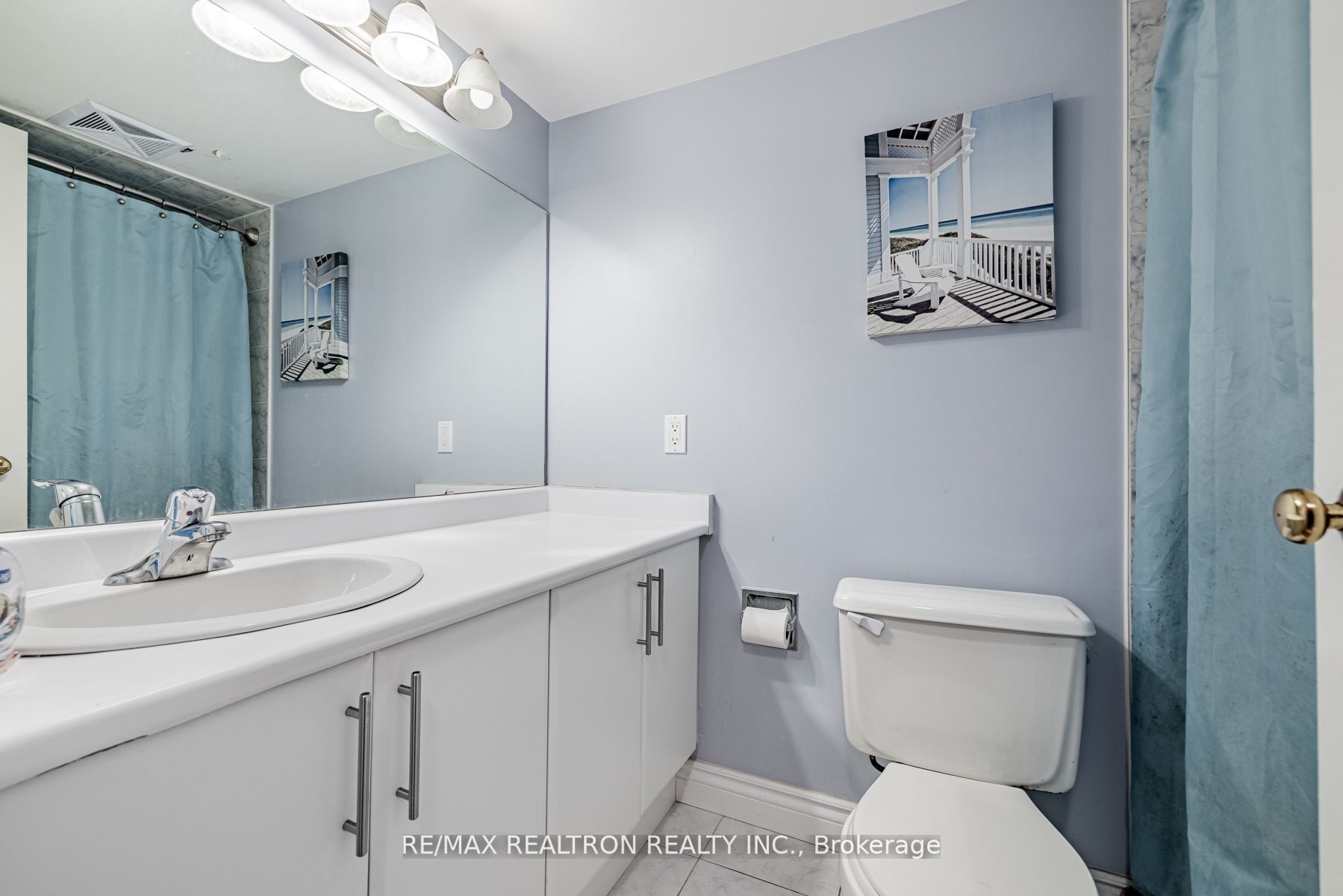 7440 Bathurst St, #301