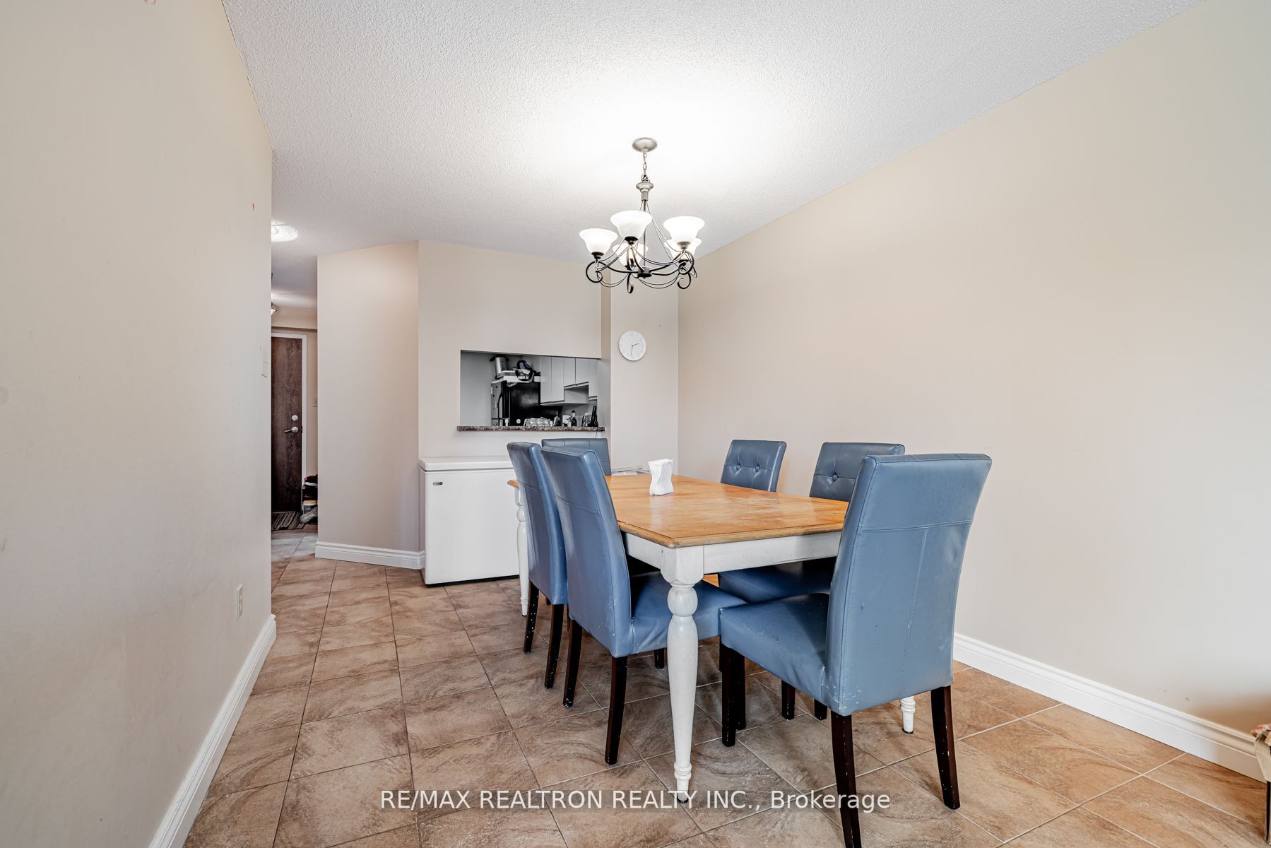 7440 Bathurst St, #301