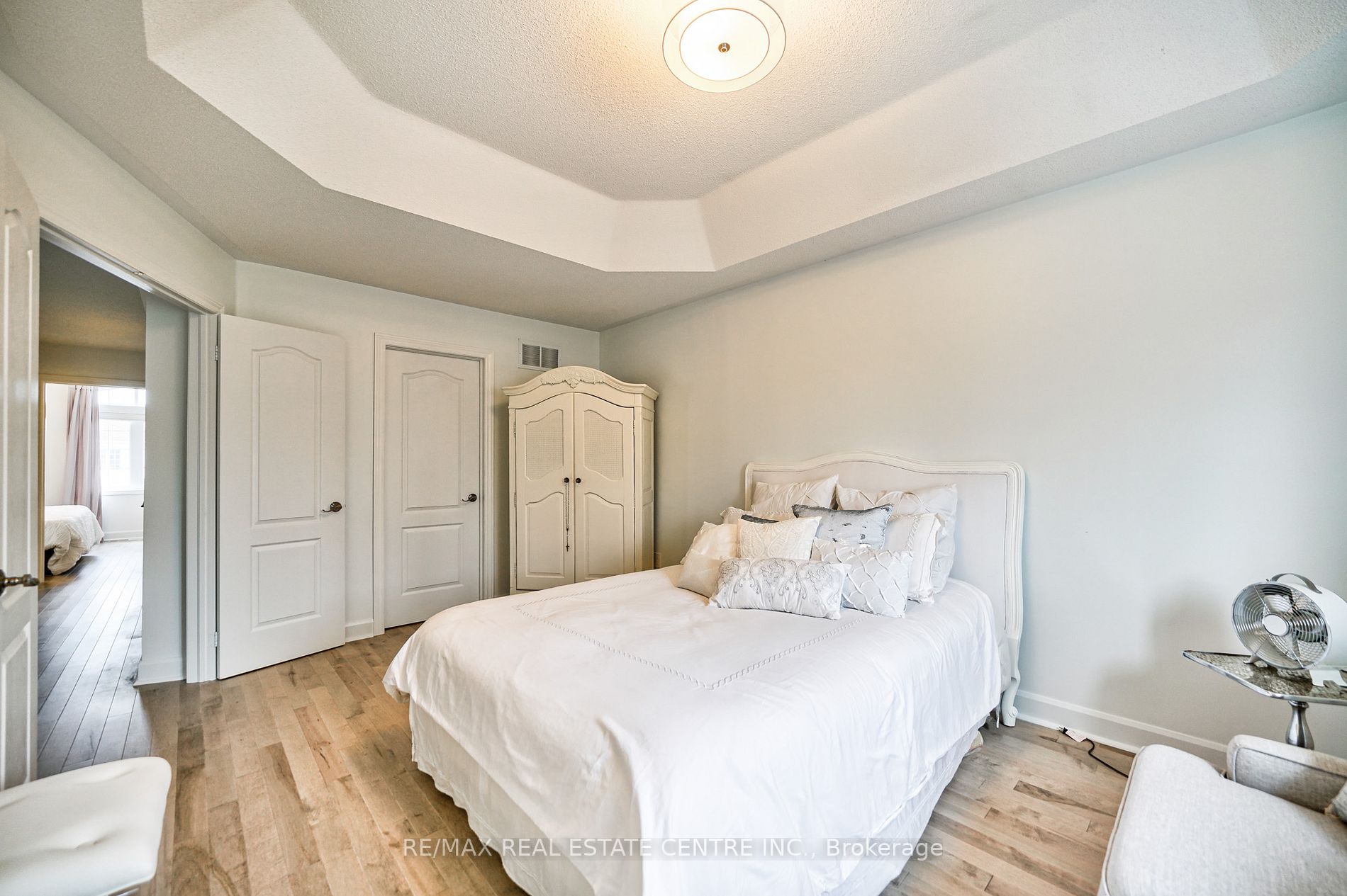 91 Collier Cres