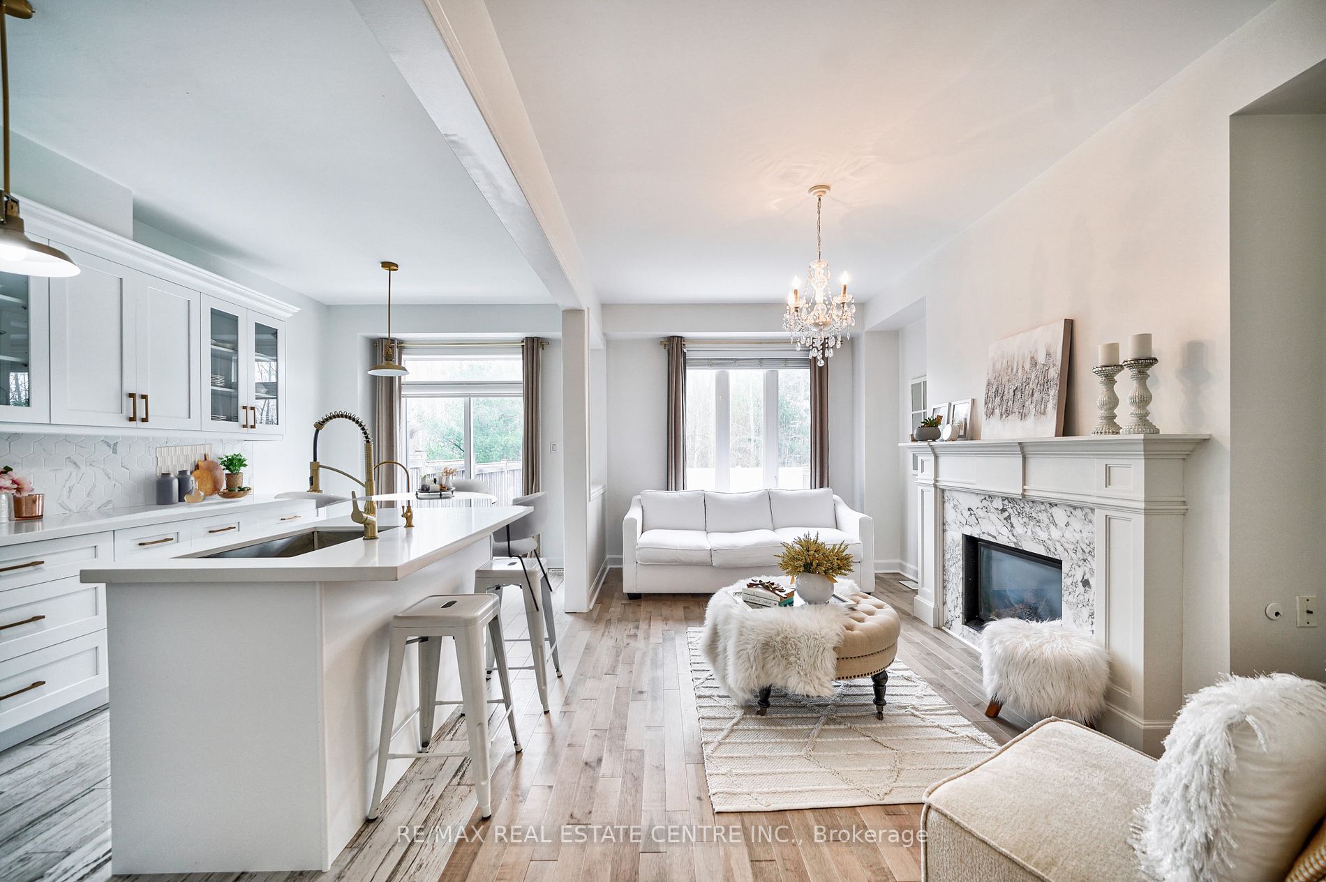 91 Collier Cres
