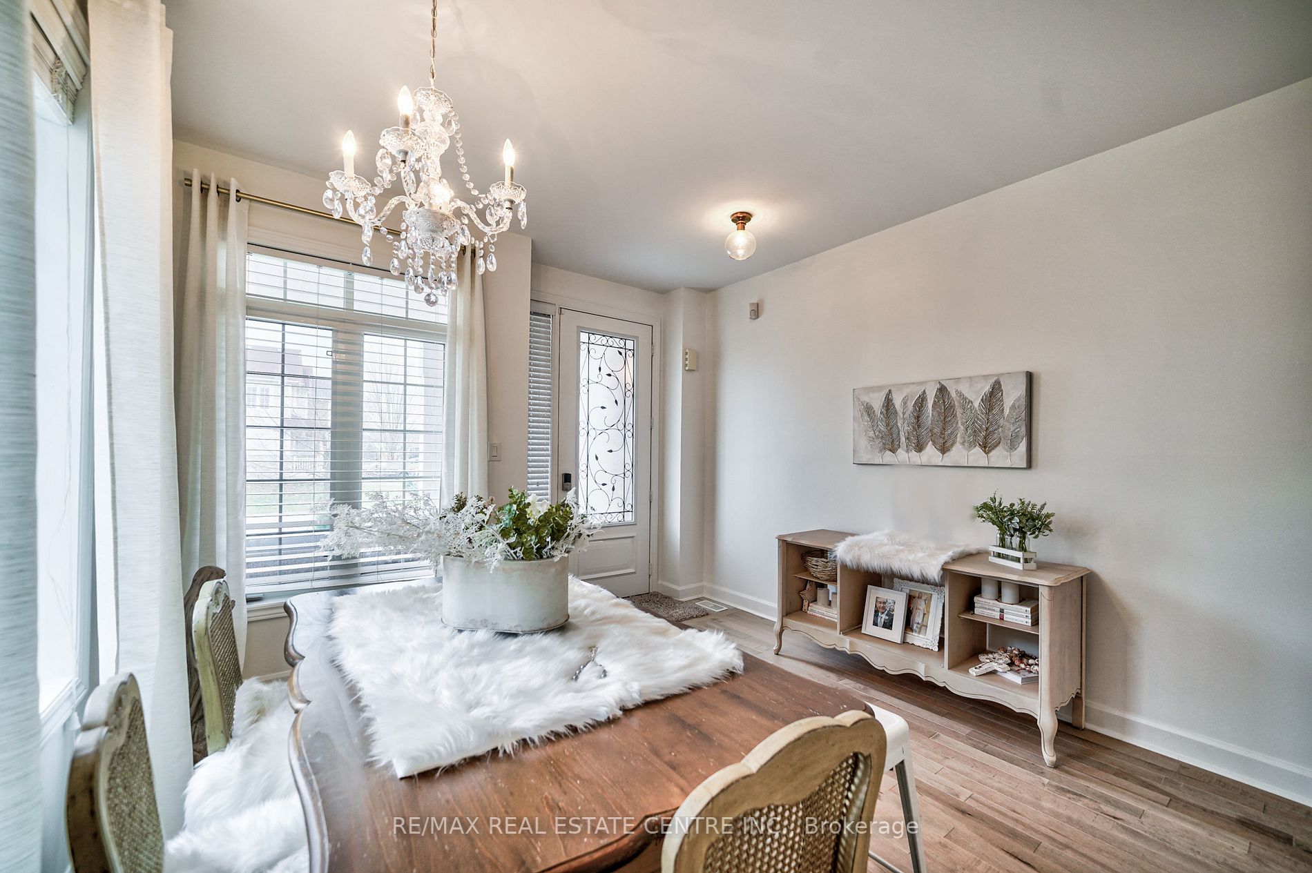 91 Collier Cres