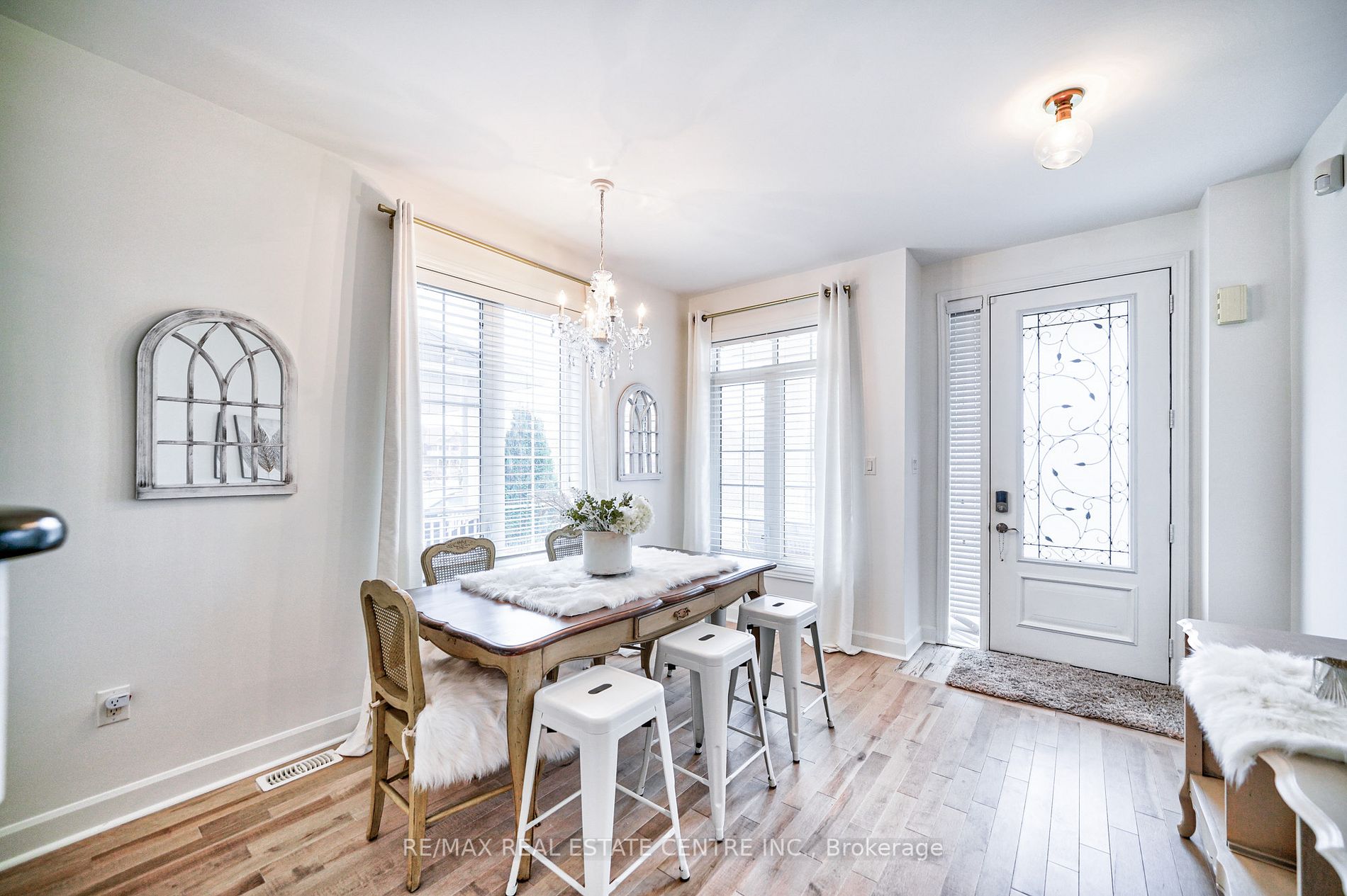 91 Collier Cres