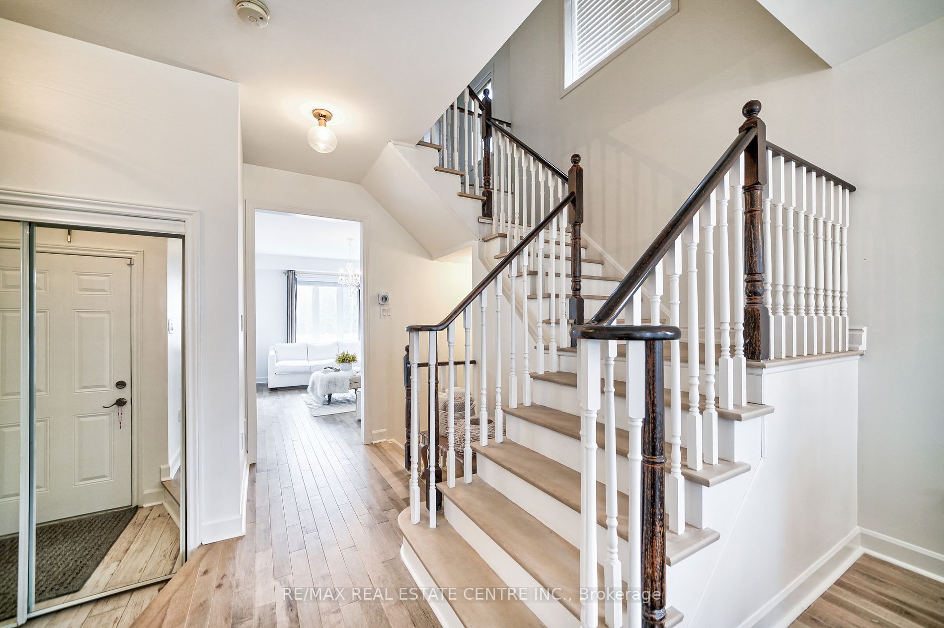 91 Collier Cres
