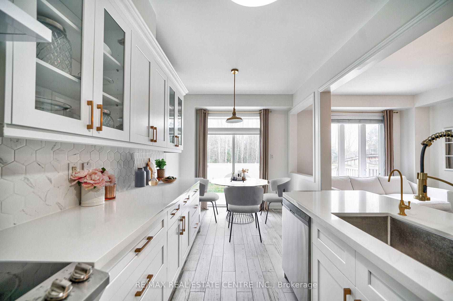 91 Collier Cres