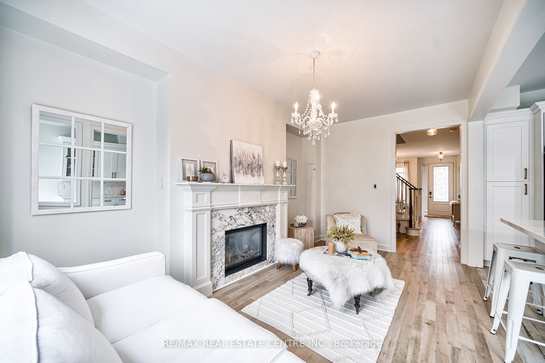 91 Collier Cres