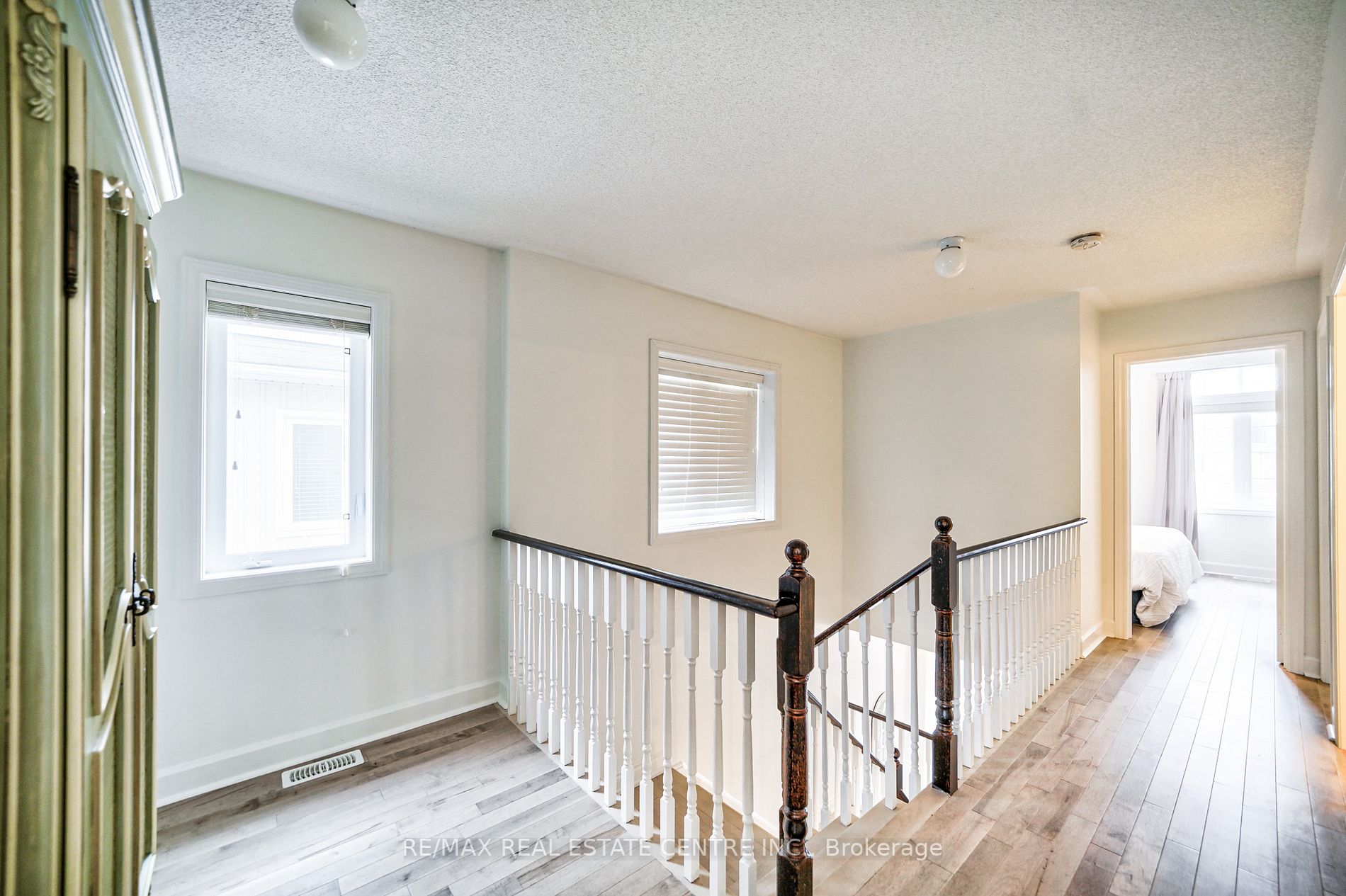 91 Collier Cres