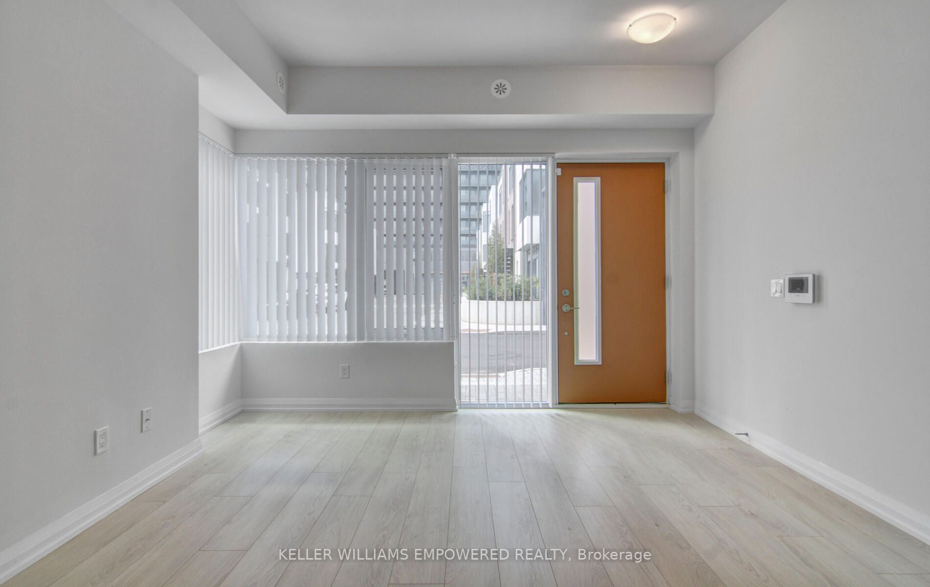 1050 Portage Pkwy, #Th40