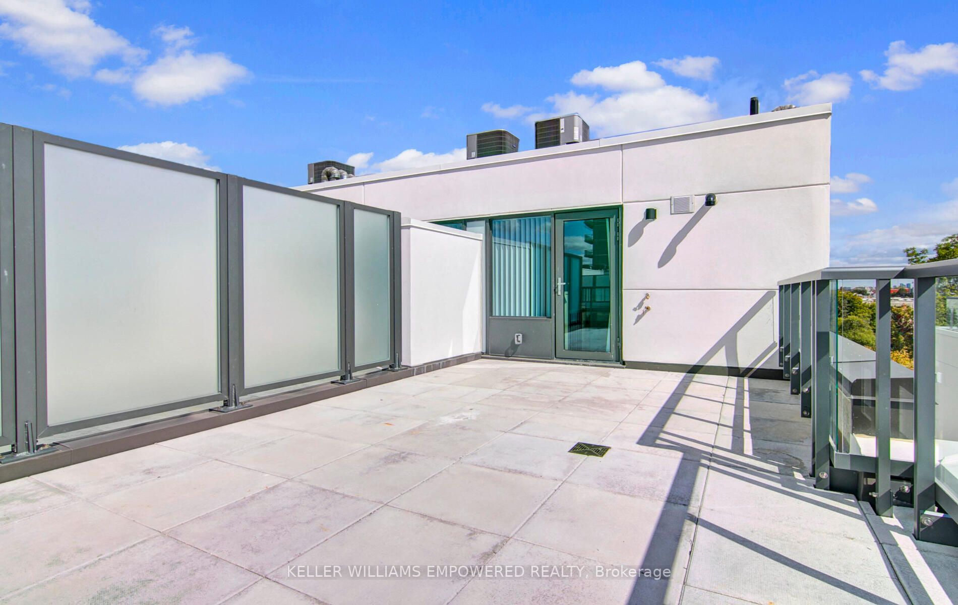 1050 Portage Pkwy, #Th40