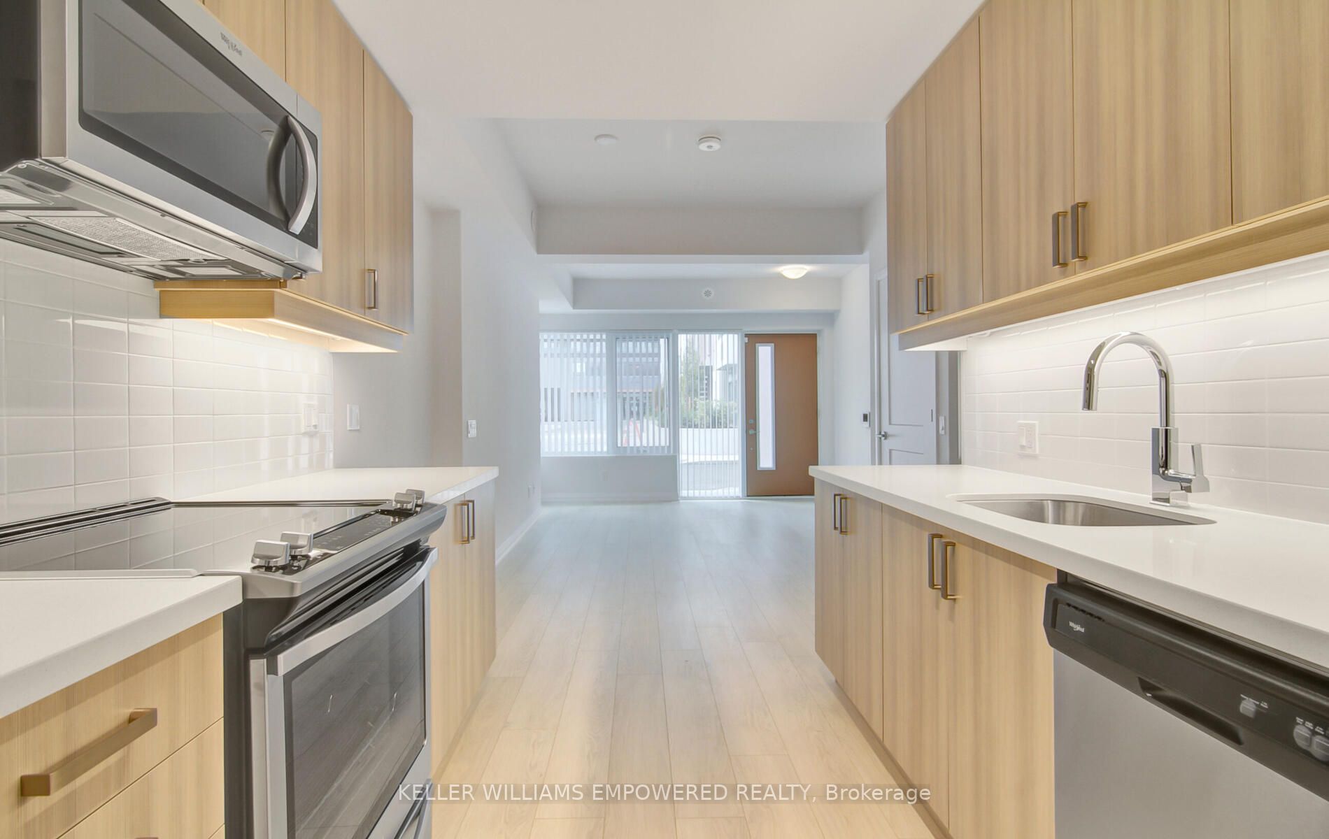 1050 Portage Pkwy, #Th40