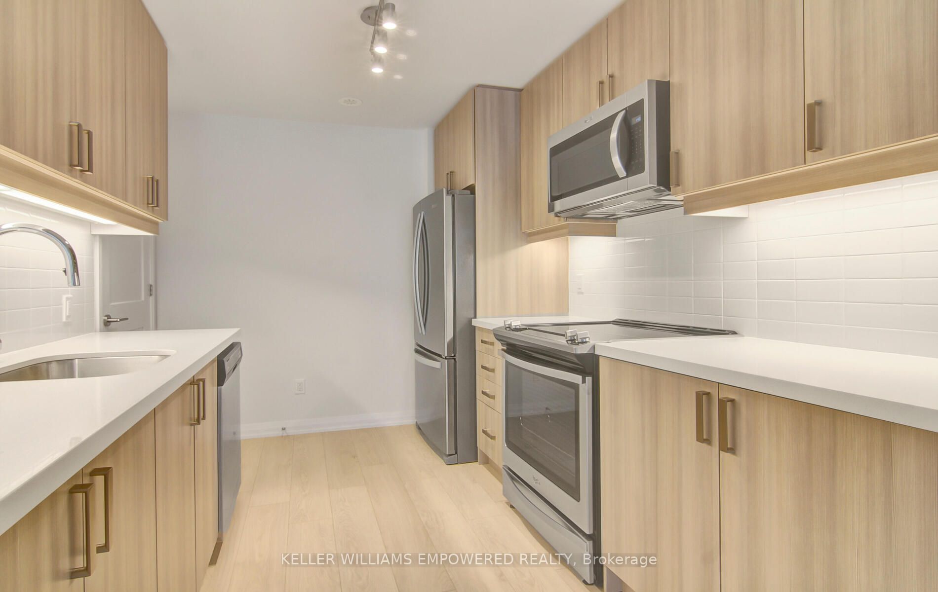 1050 Portage Pkwy, #Th40