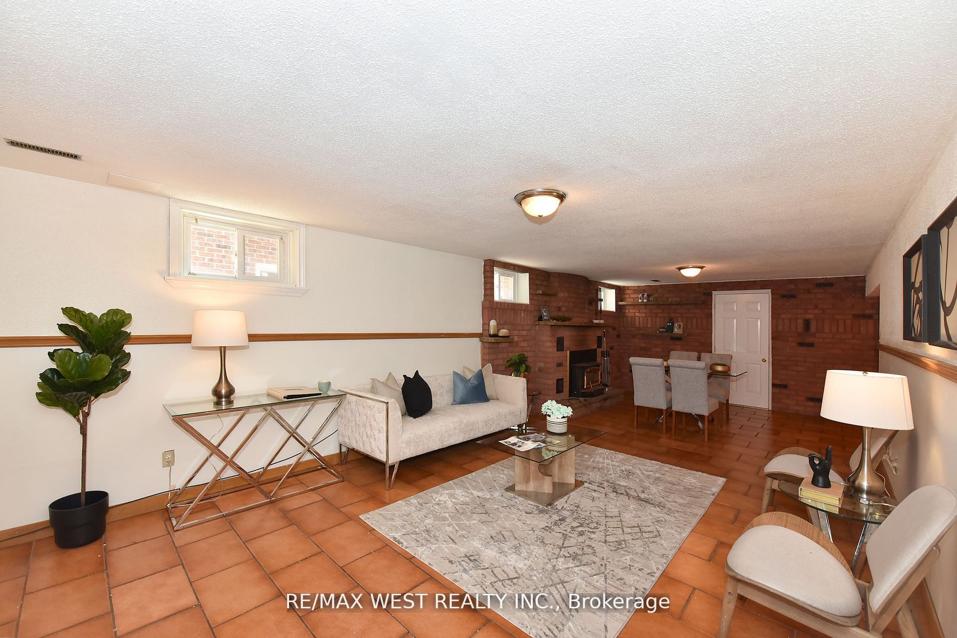 65 Ashburn Cres