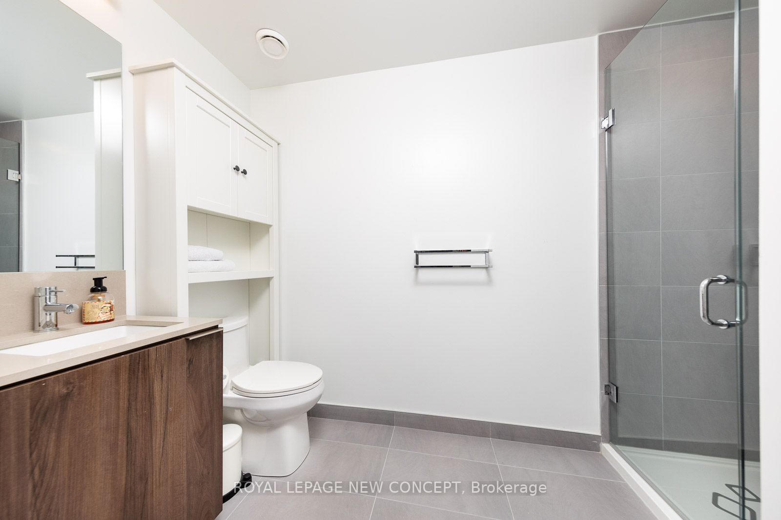 1000 Portage Pkwy, #1805