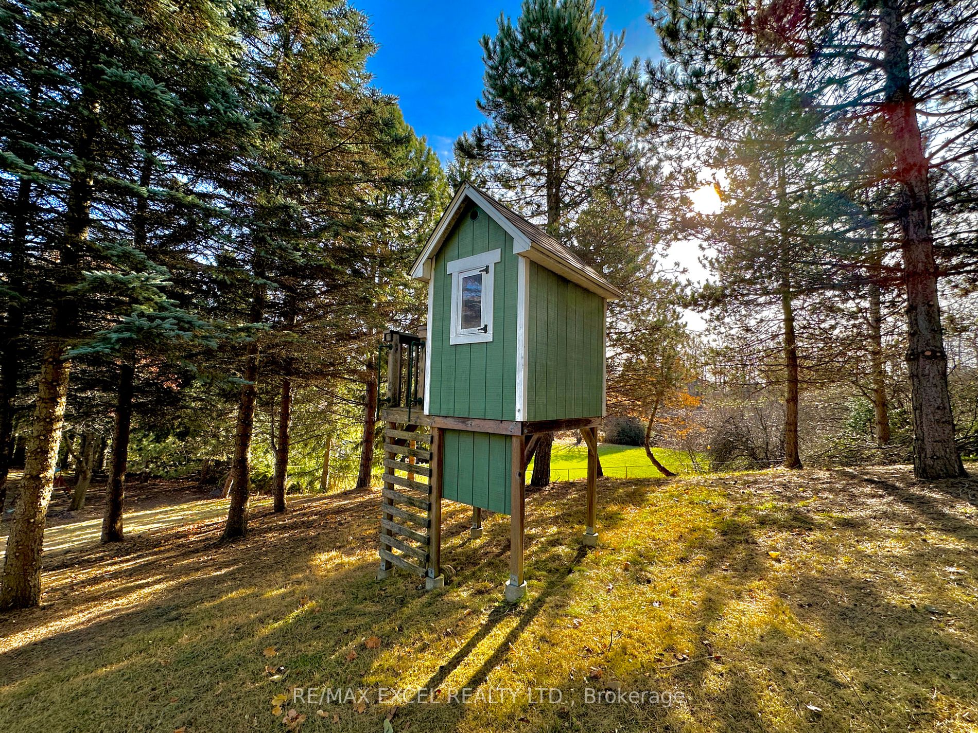 8 Blue Grass Dr