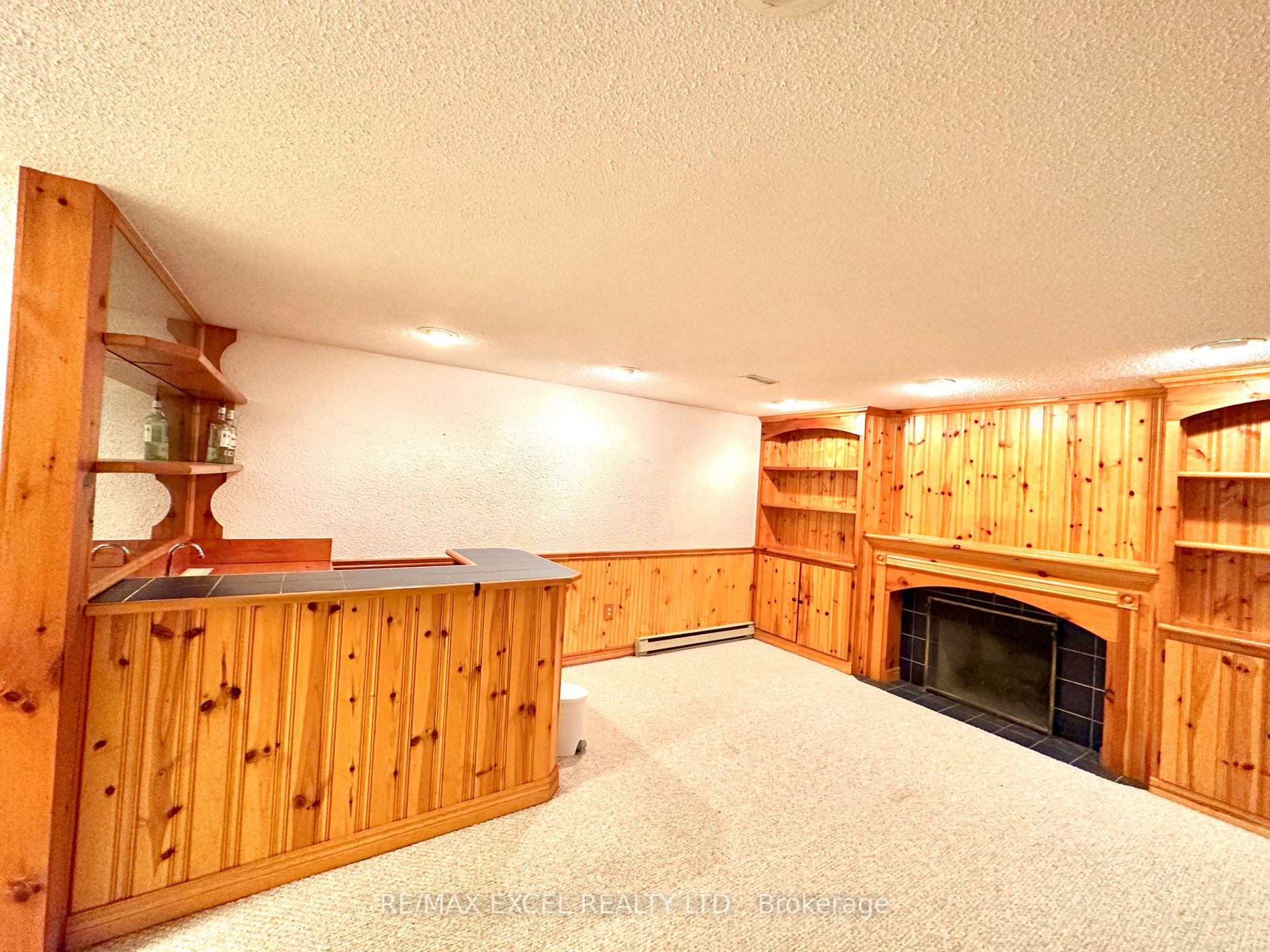 8 Blue Grass Dr