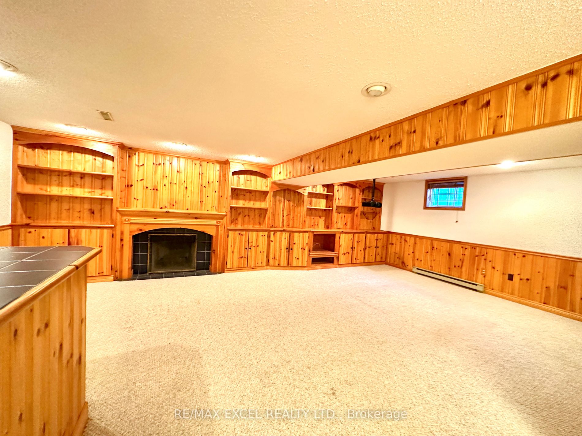 8 Blue Grass Dr