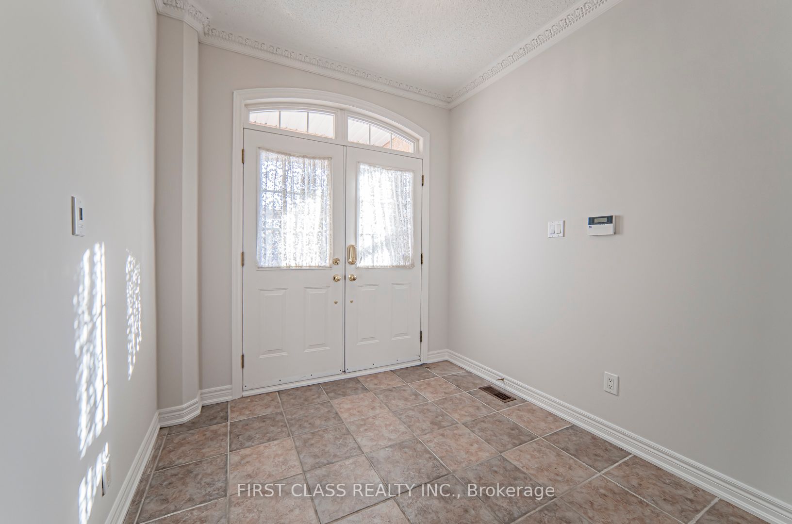 10 Megarry Crt
