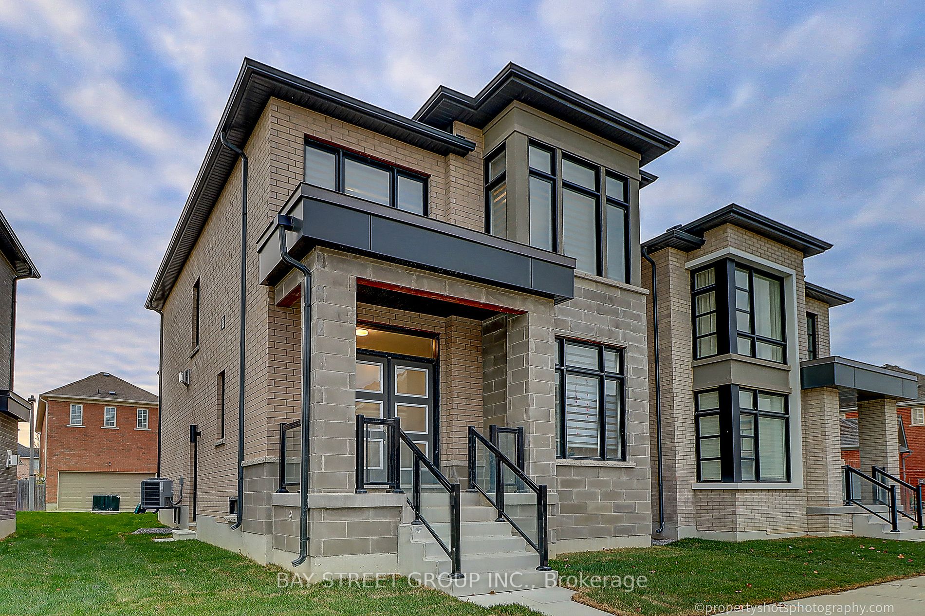 206 Webb St