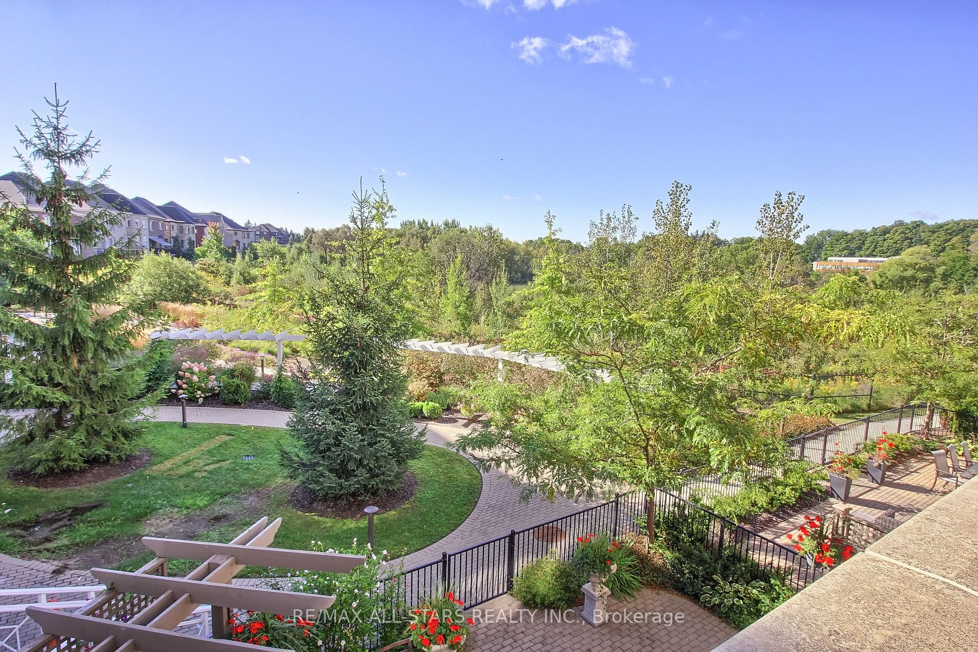 80 Burns Blvd, #208