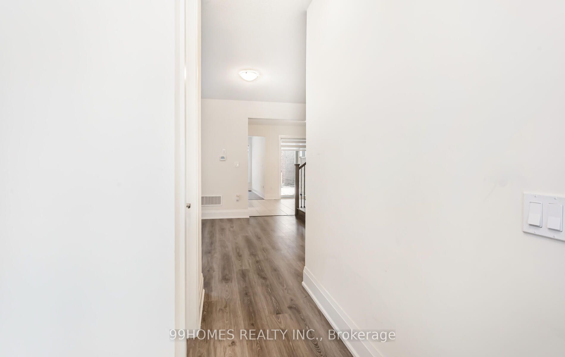 94 Ferragine Cres
