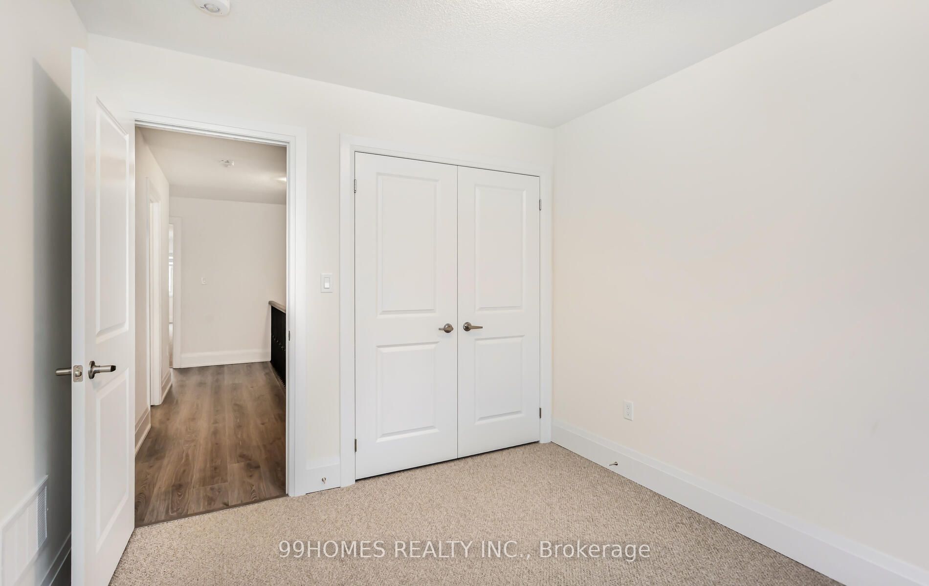 94 Ferragine Cres