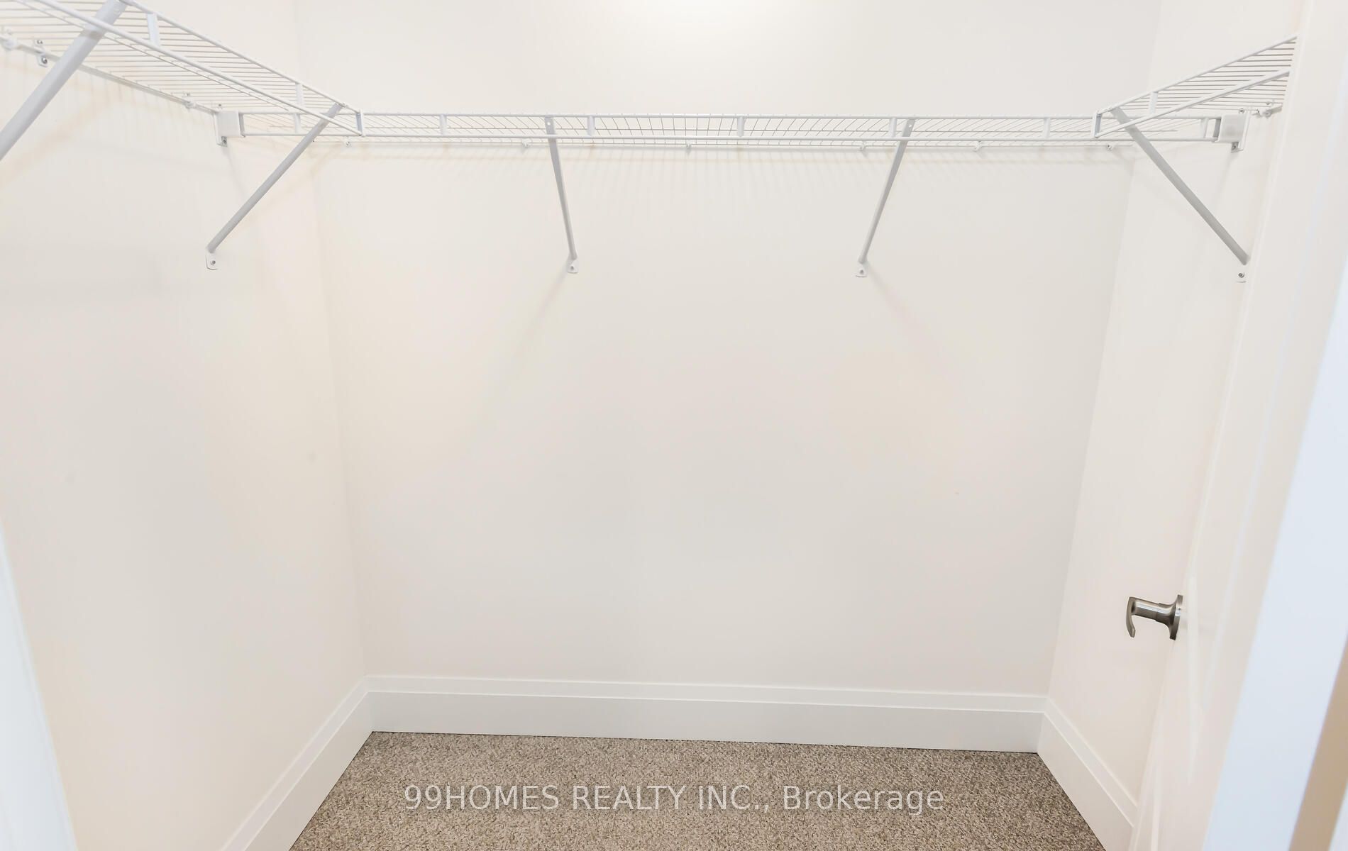 94 Ferragine Cres