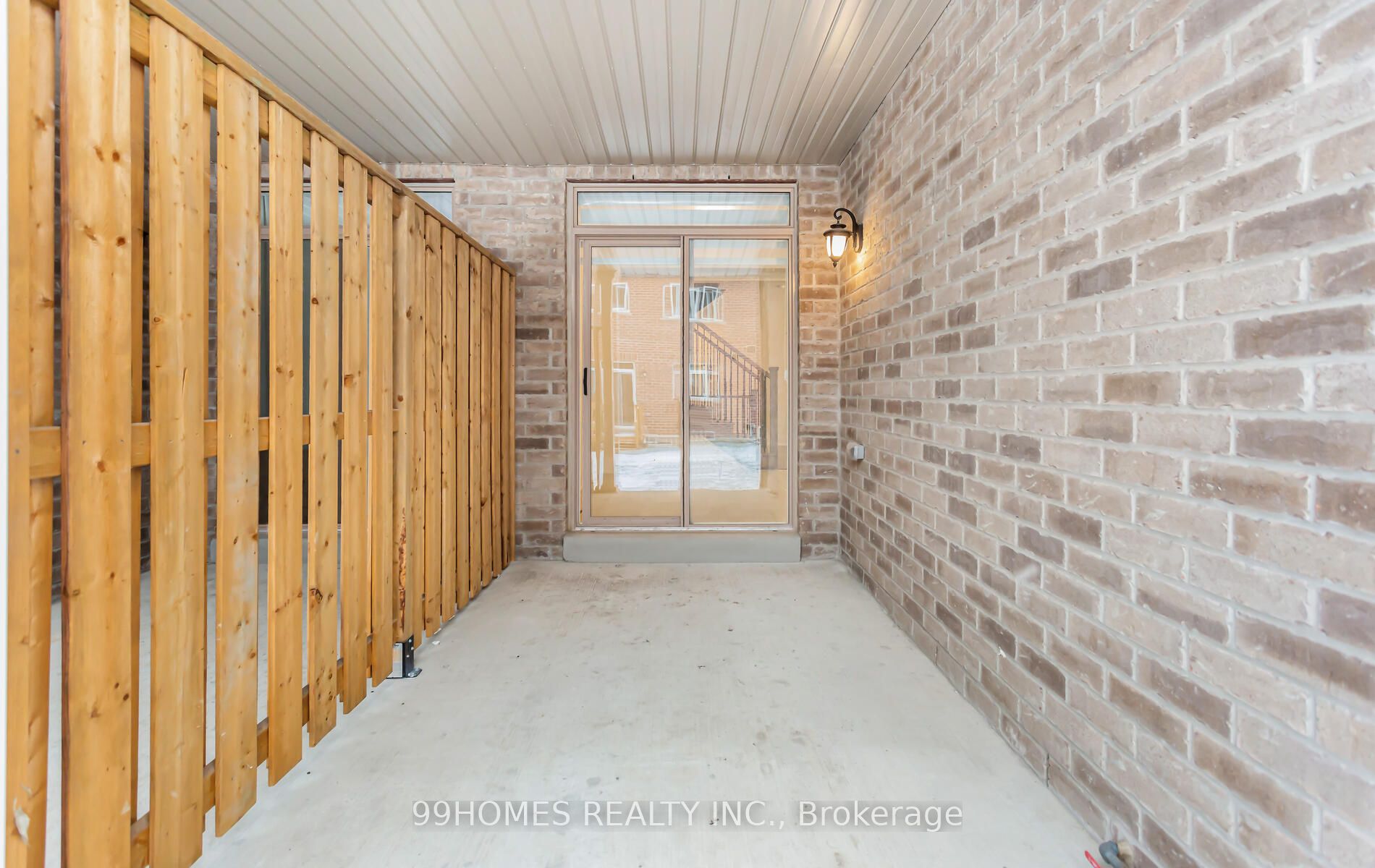 94 Ferragine Cres