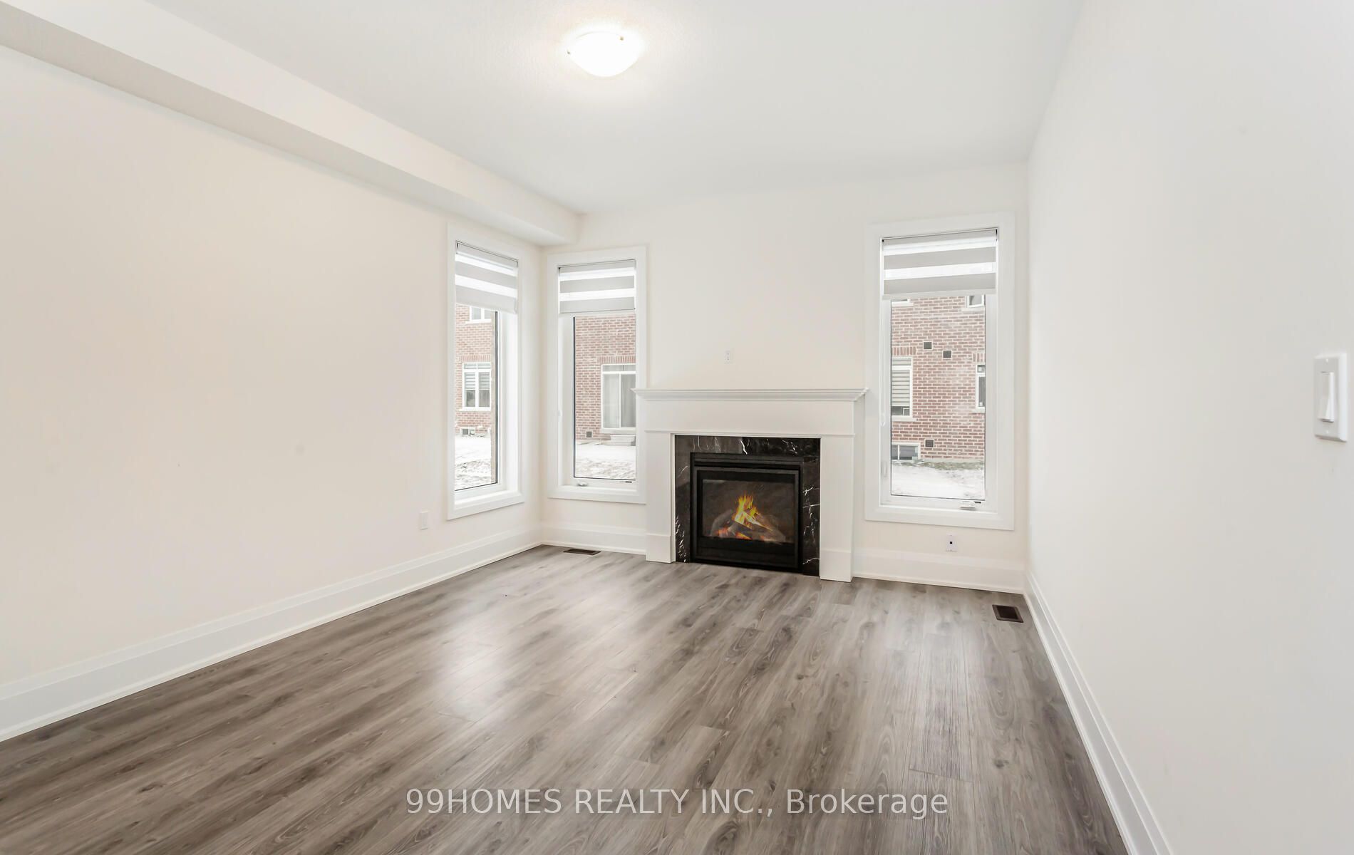94 Ferragine Cres