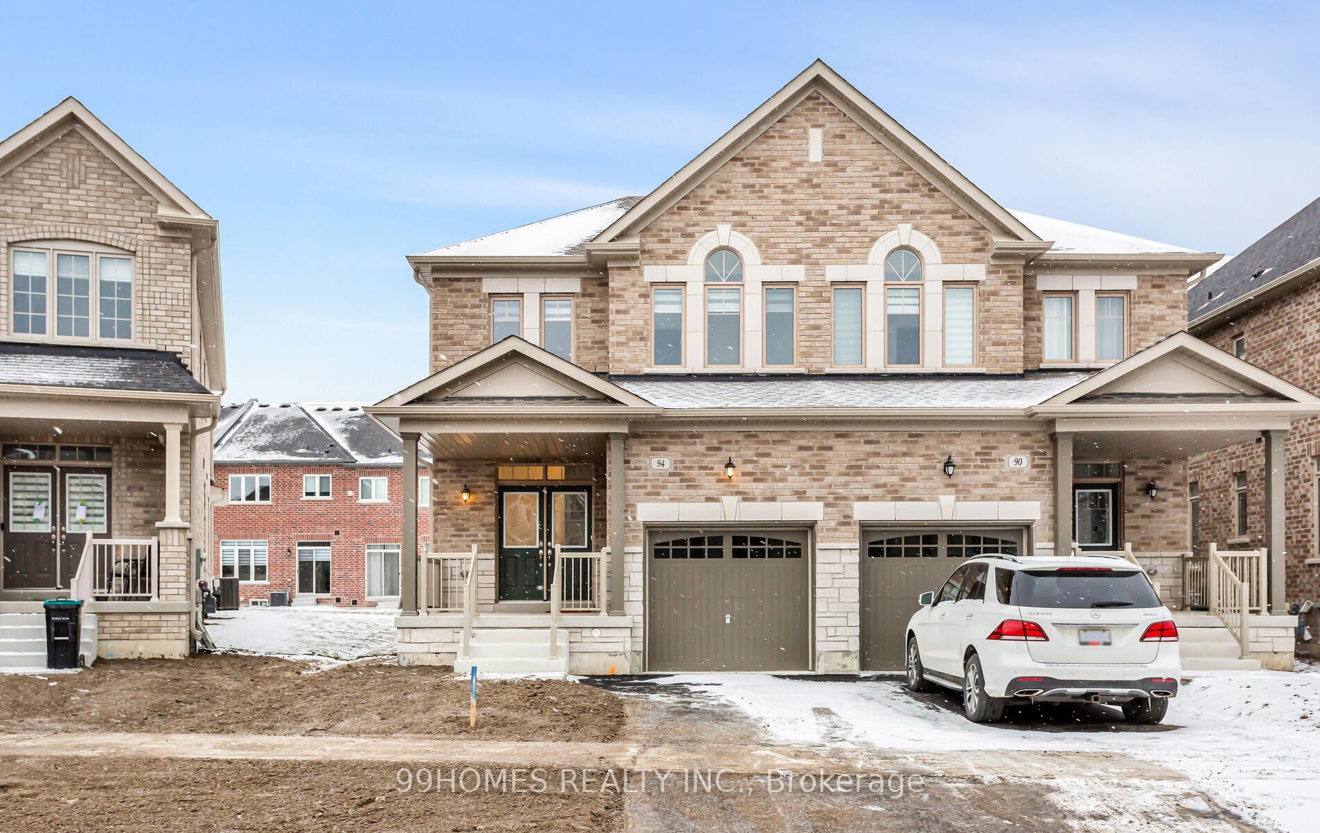 94 Ferragine Cres