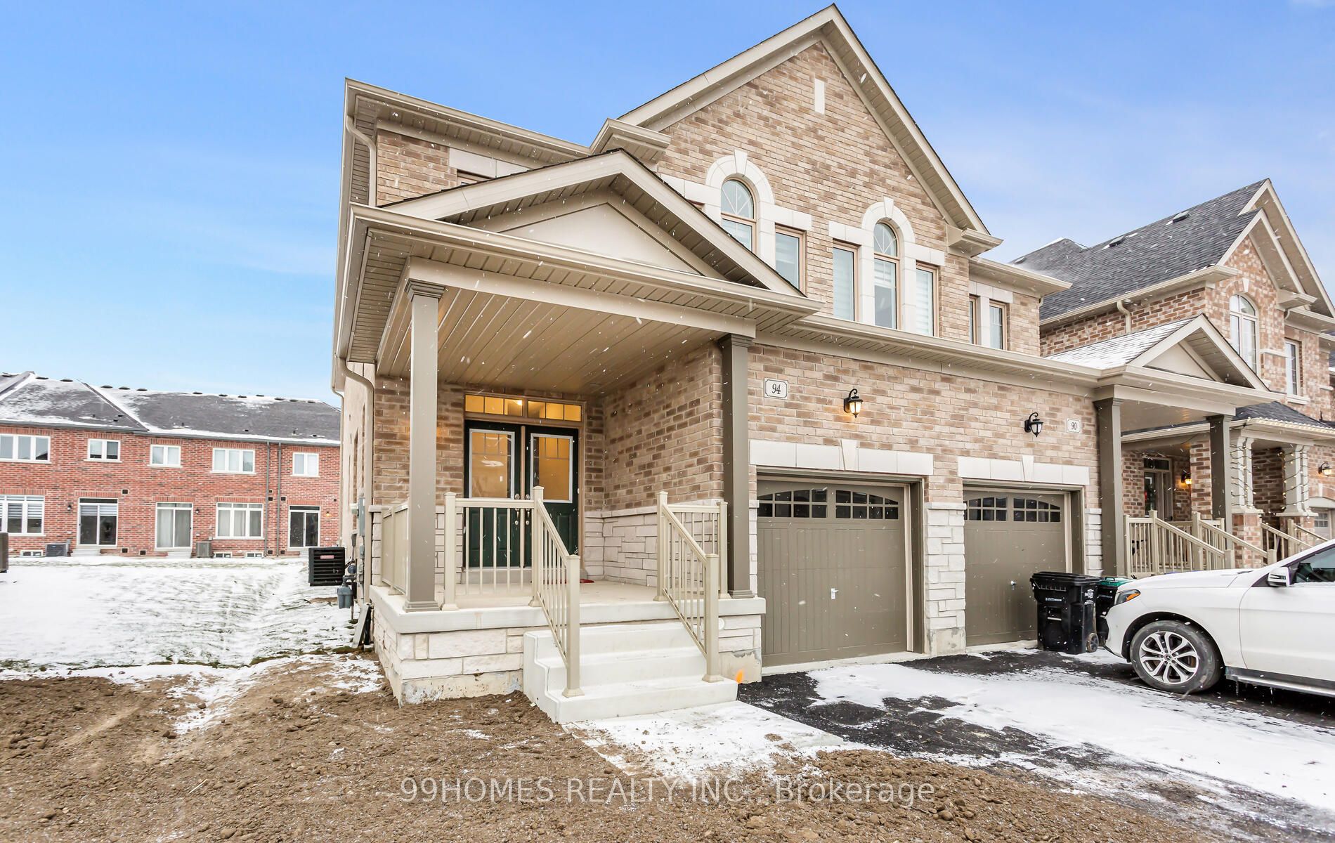 94 Ferragine Cres