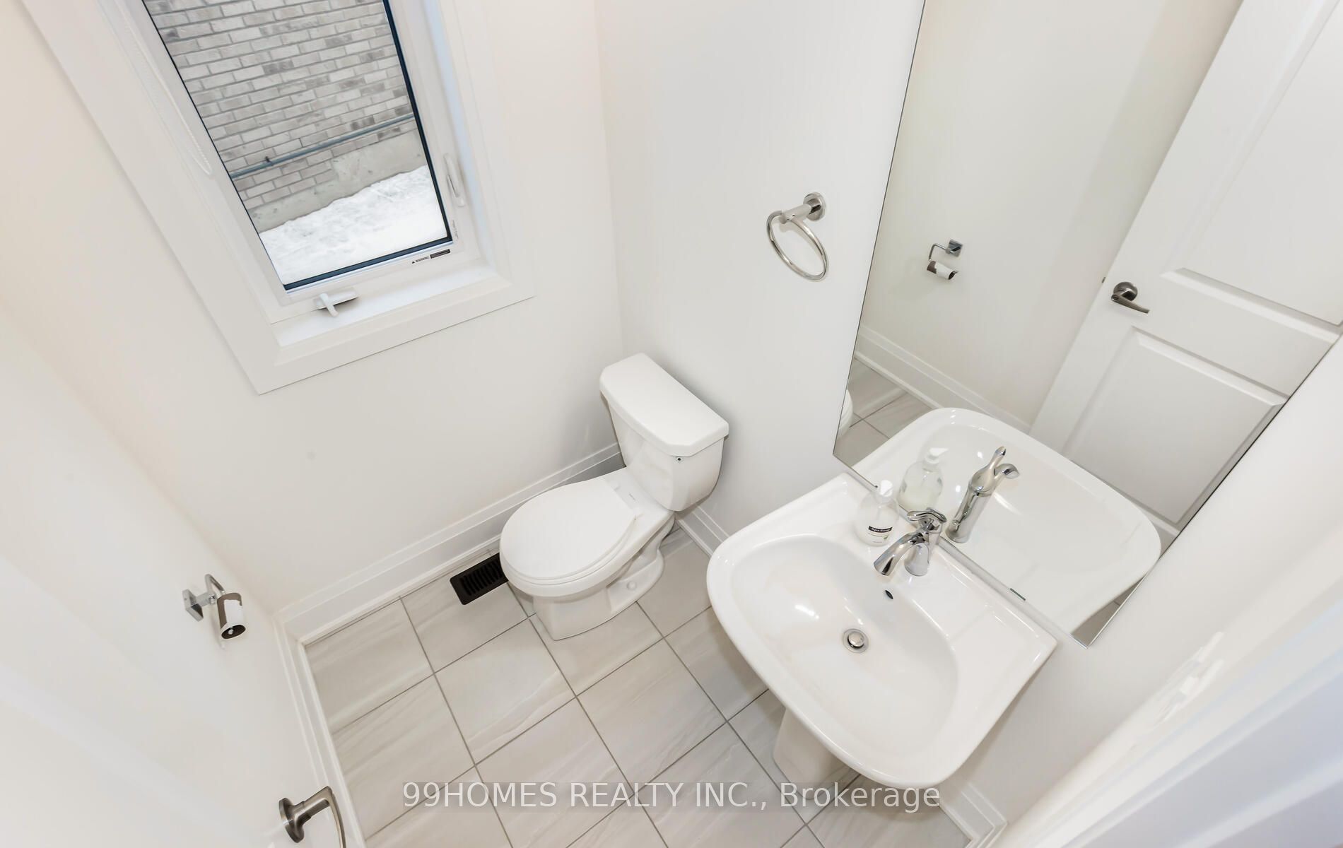 94 Ferragine Cres