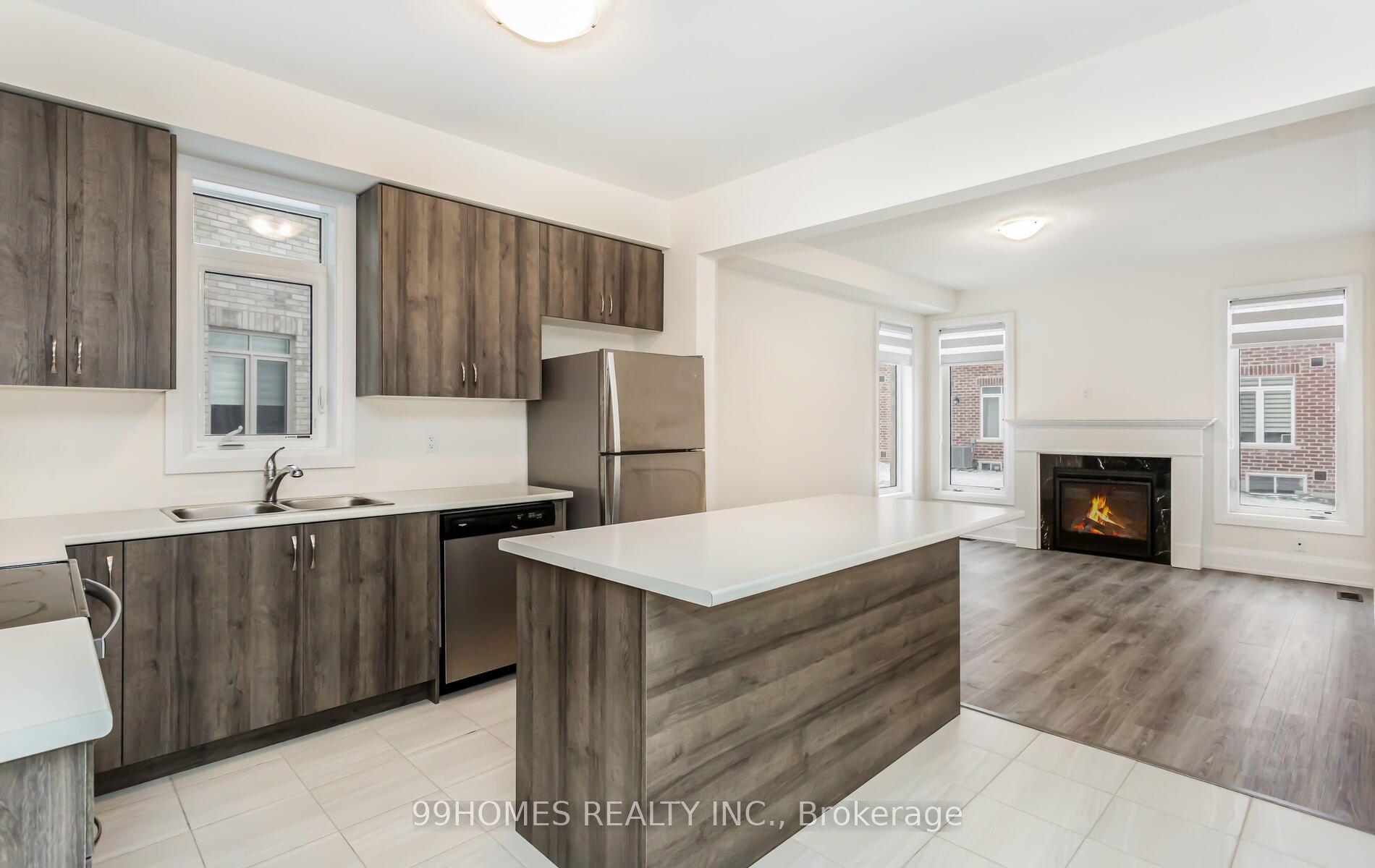 94 Ferragine Cres