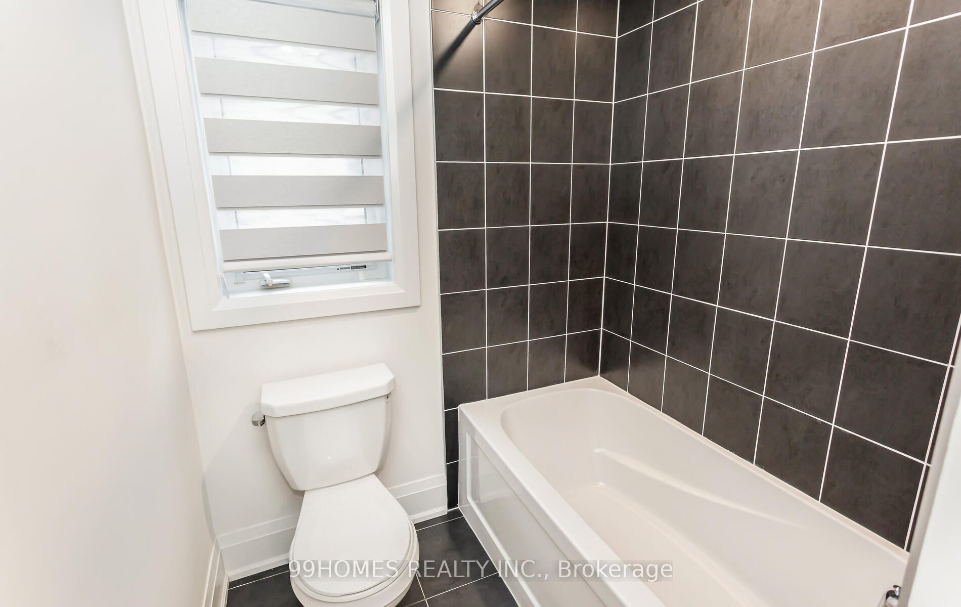 94 Ferragine Cres