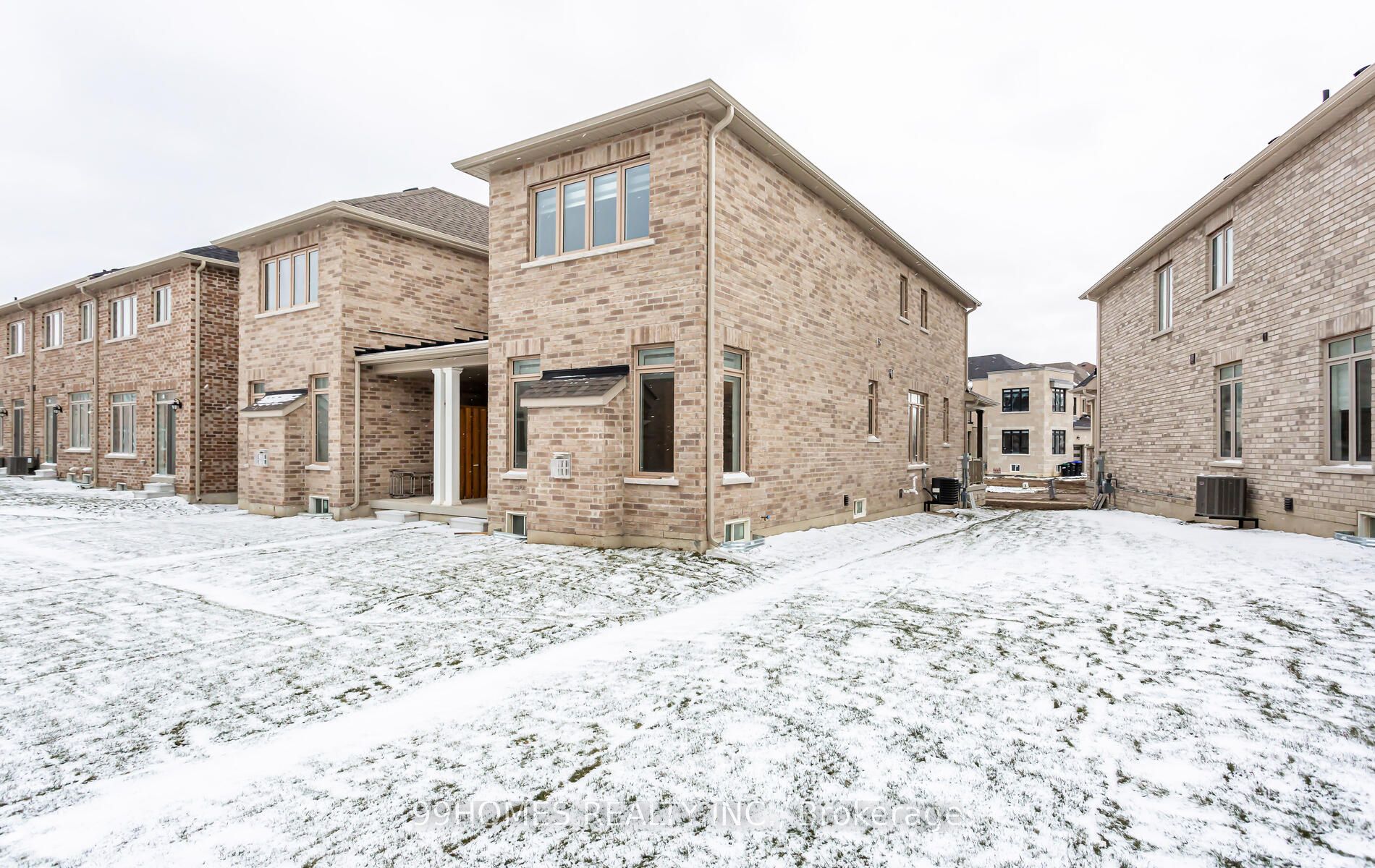 94 Ferragine Cres