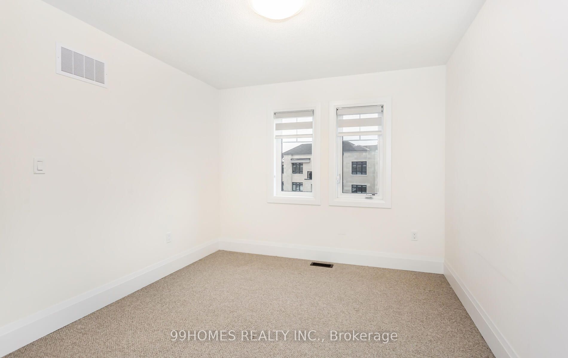 94 Ferragine Cres
