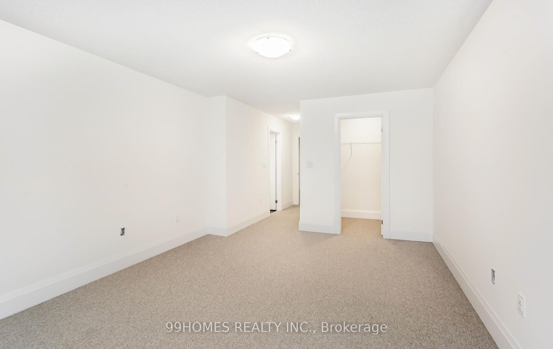 94 Ferragine Cres