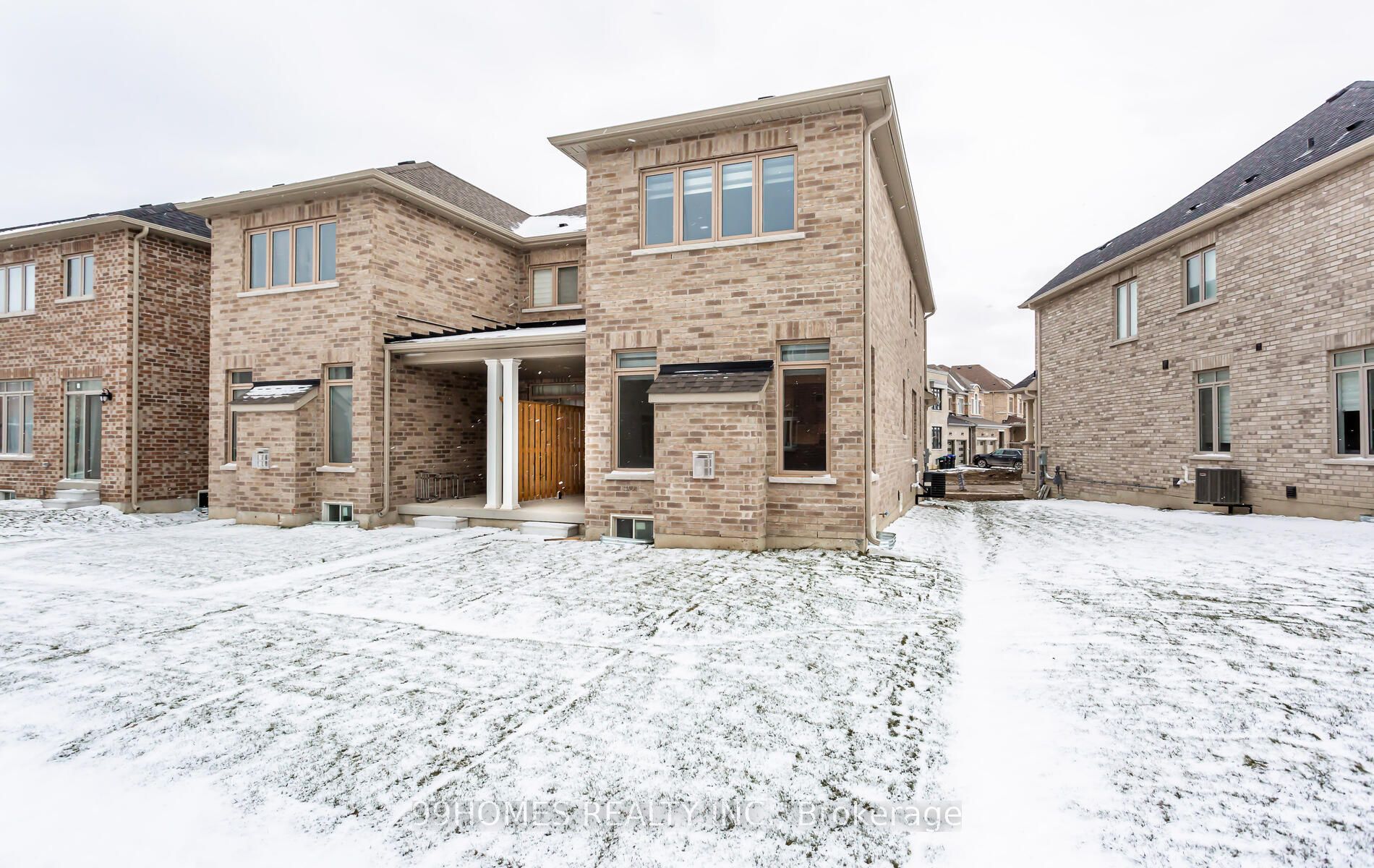 94 Ferragine Cres