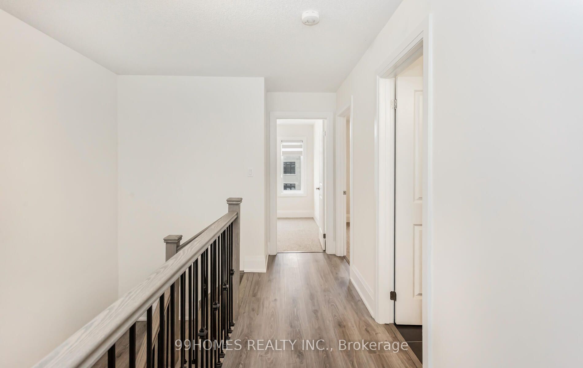 94 Ferragine Cres