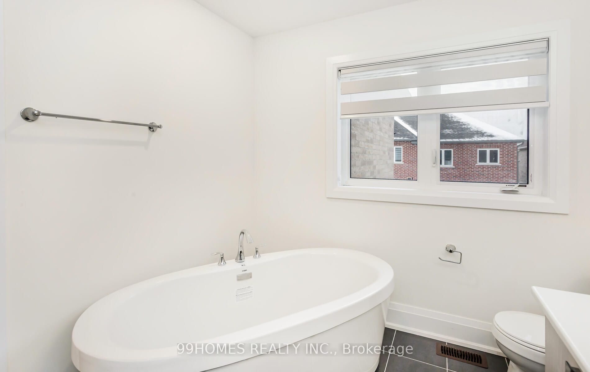 94 Ferragine Cres